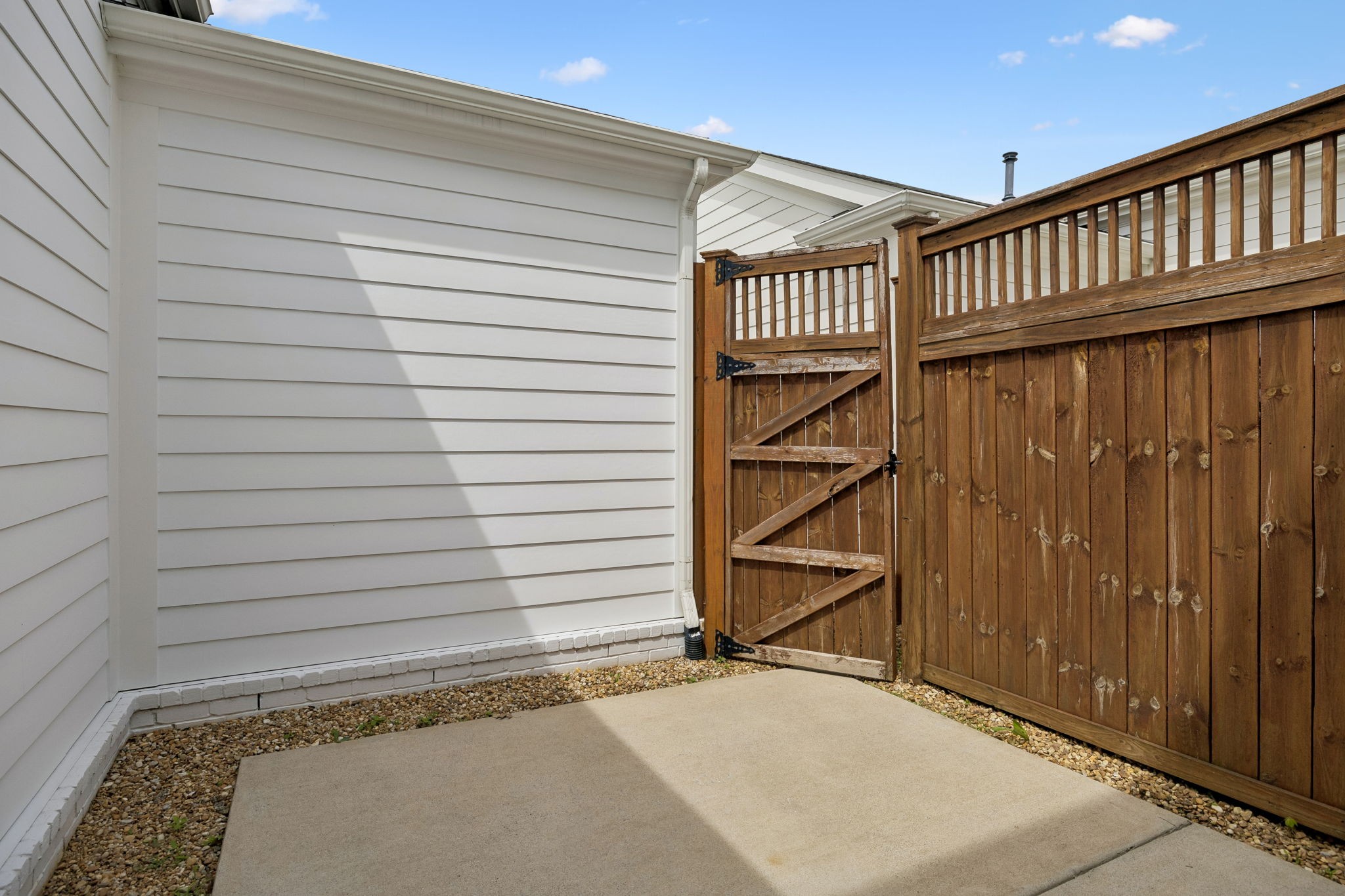 4037 Tomich Dr