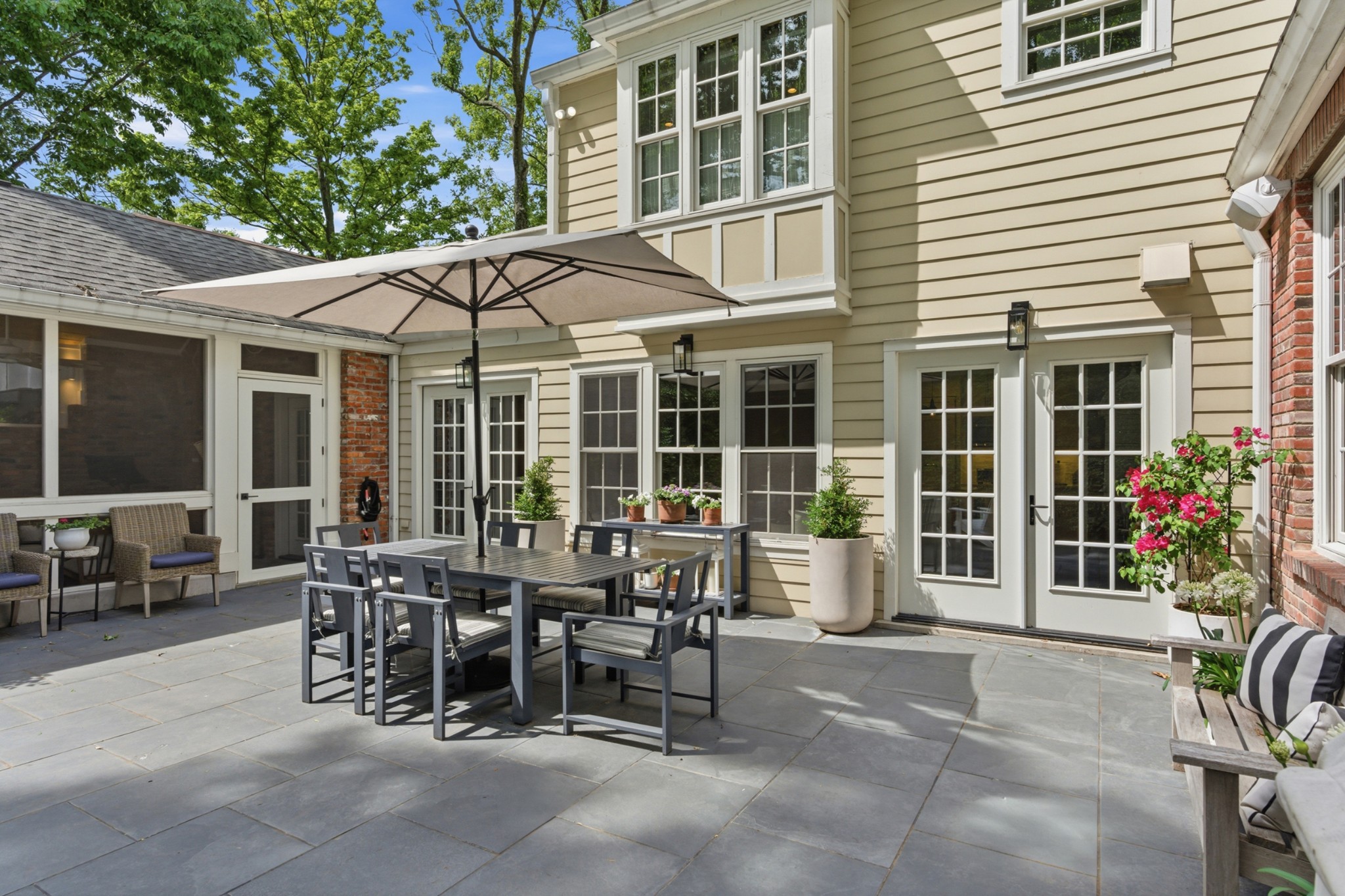 3105 Overlook Dr