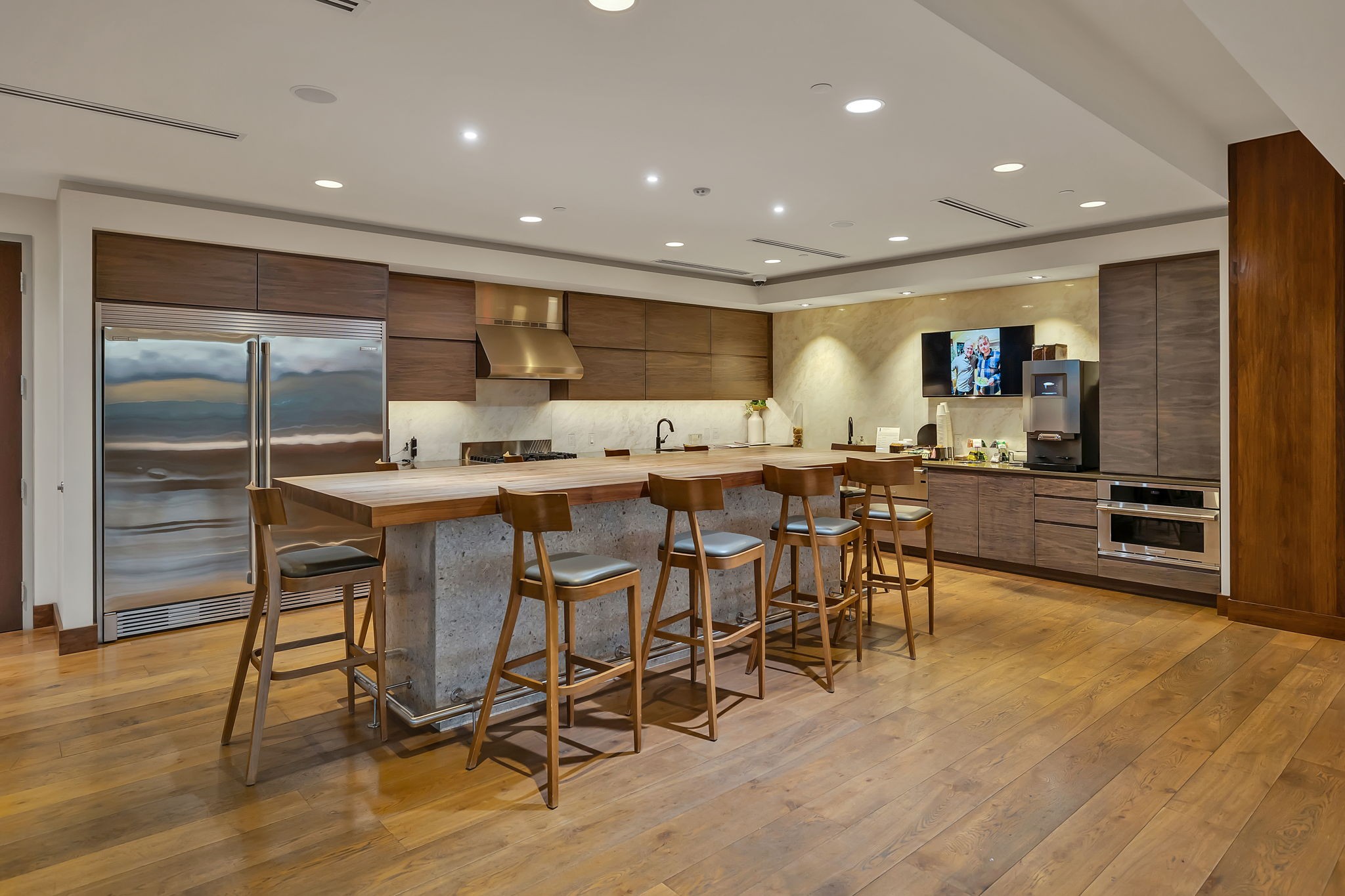 1212 Laurel Unit: 406
