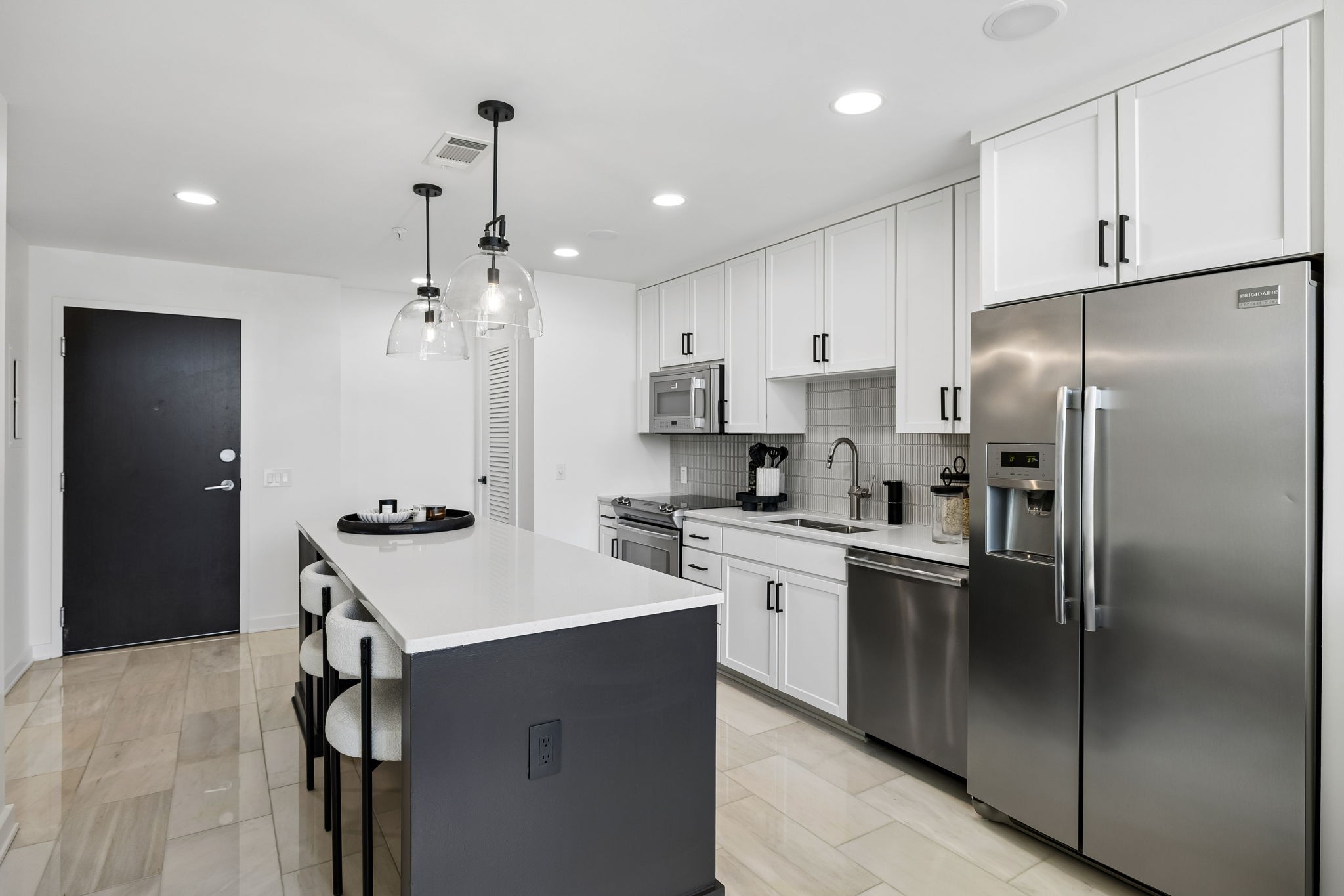 1212 Laurel Unit: 406