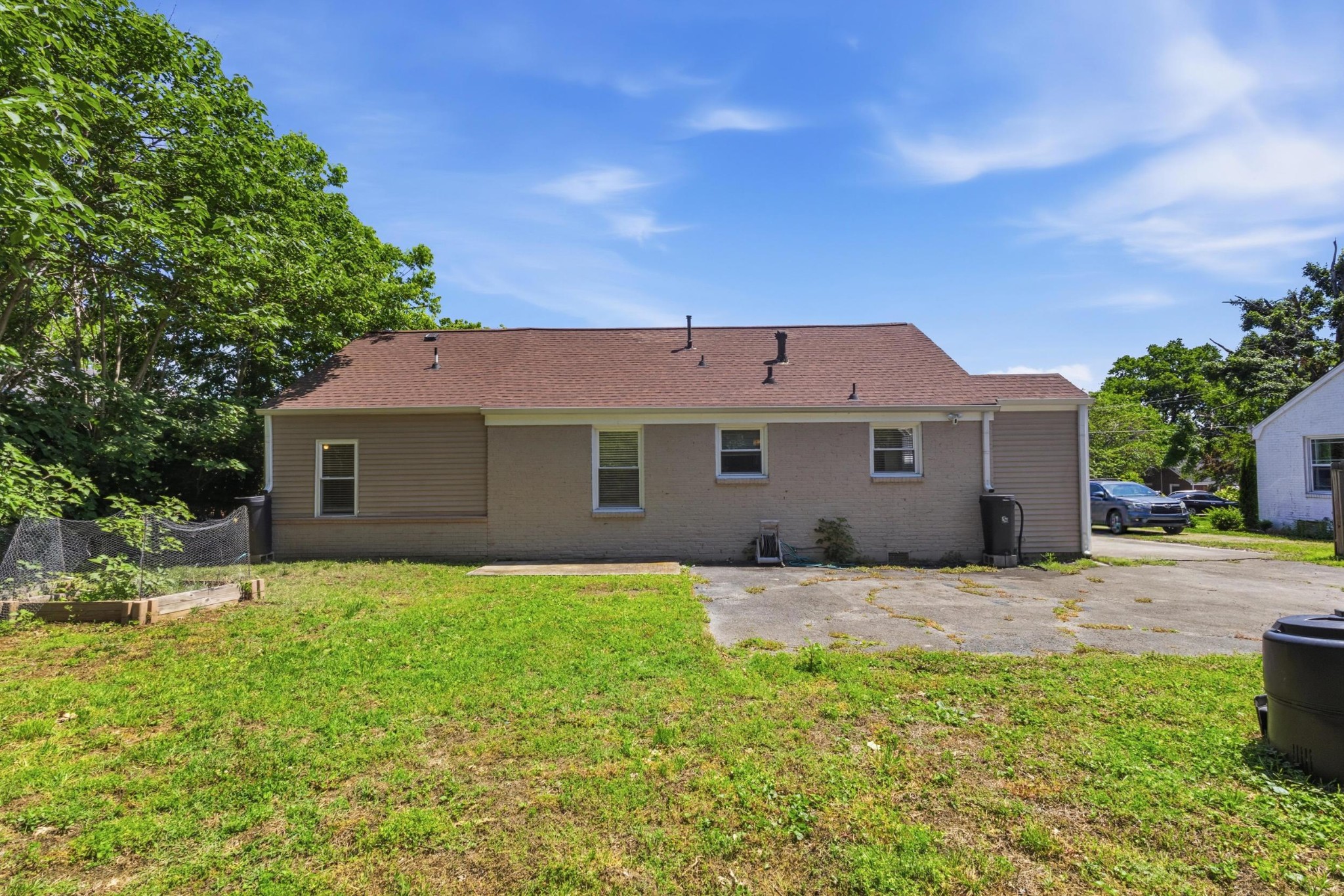 2411 Milton Dr