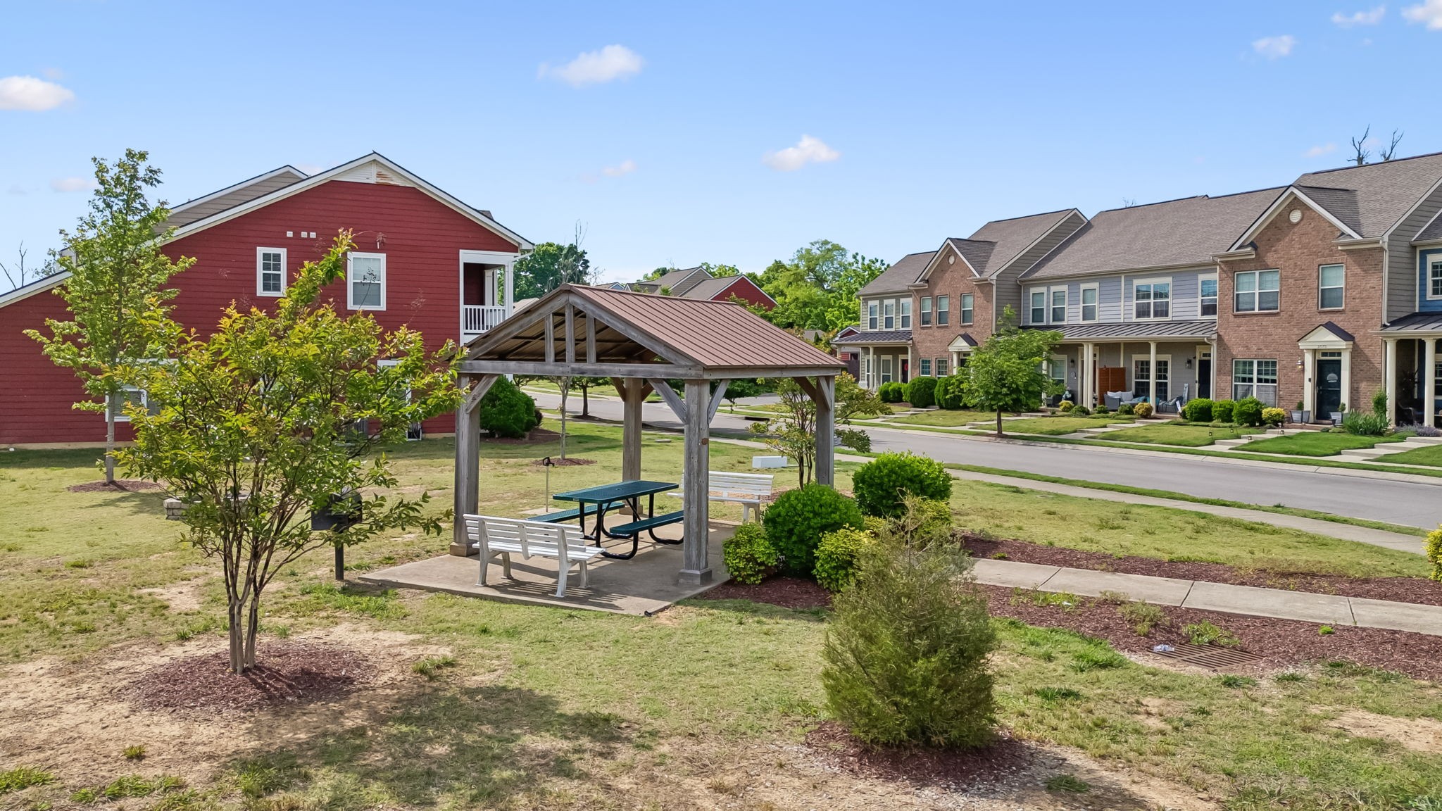 2046 Hemlock Dr