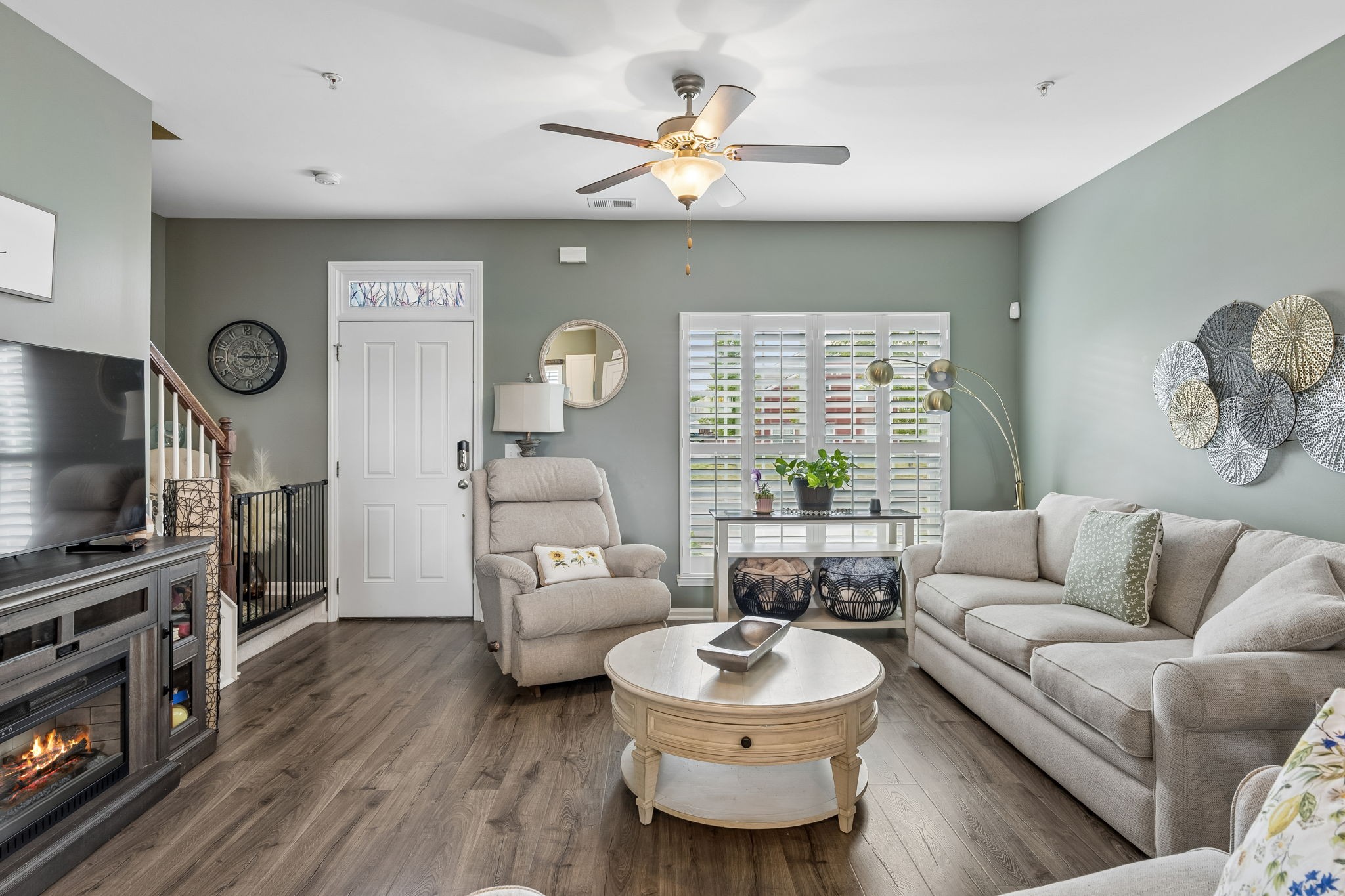 2046 Hemlock Dr