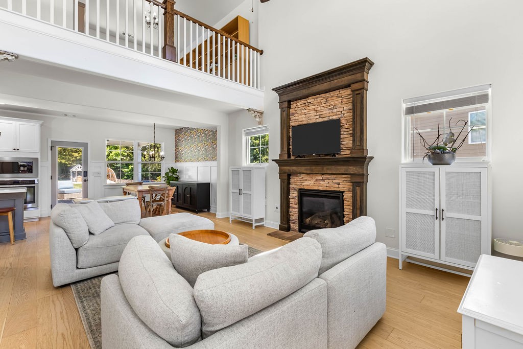 4327 Freemark Dr
