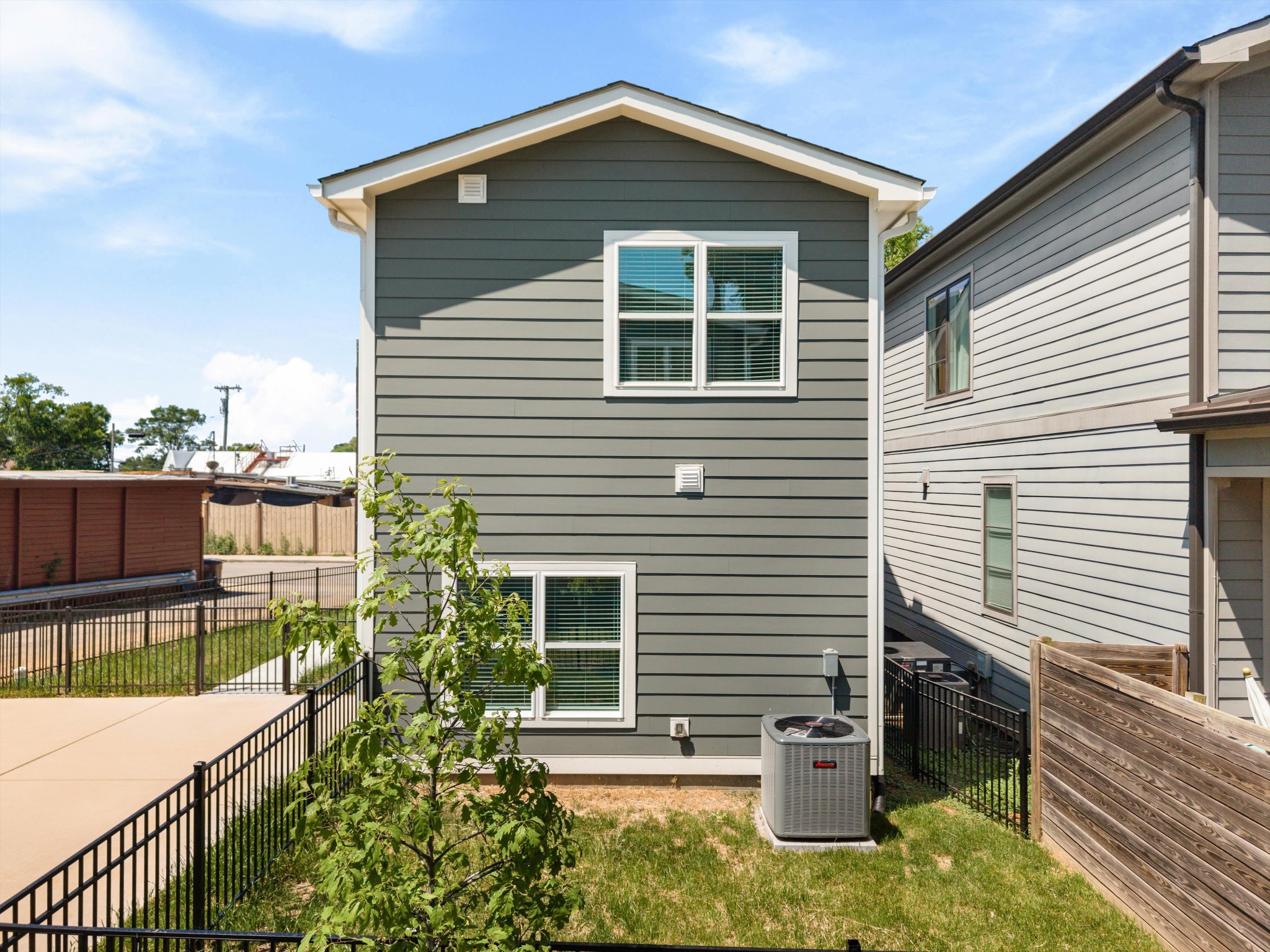 1802A 10th Ave, N