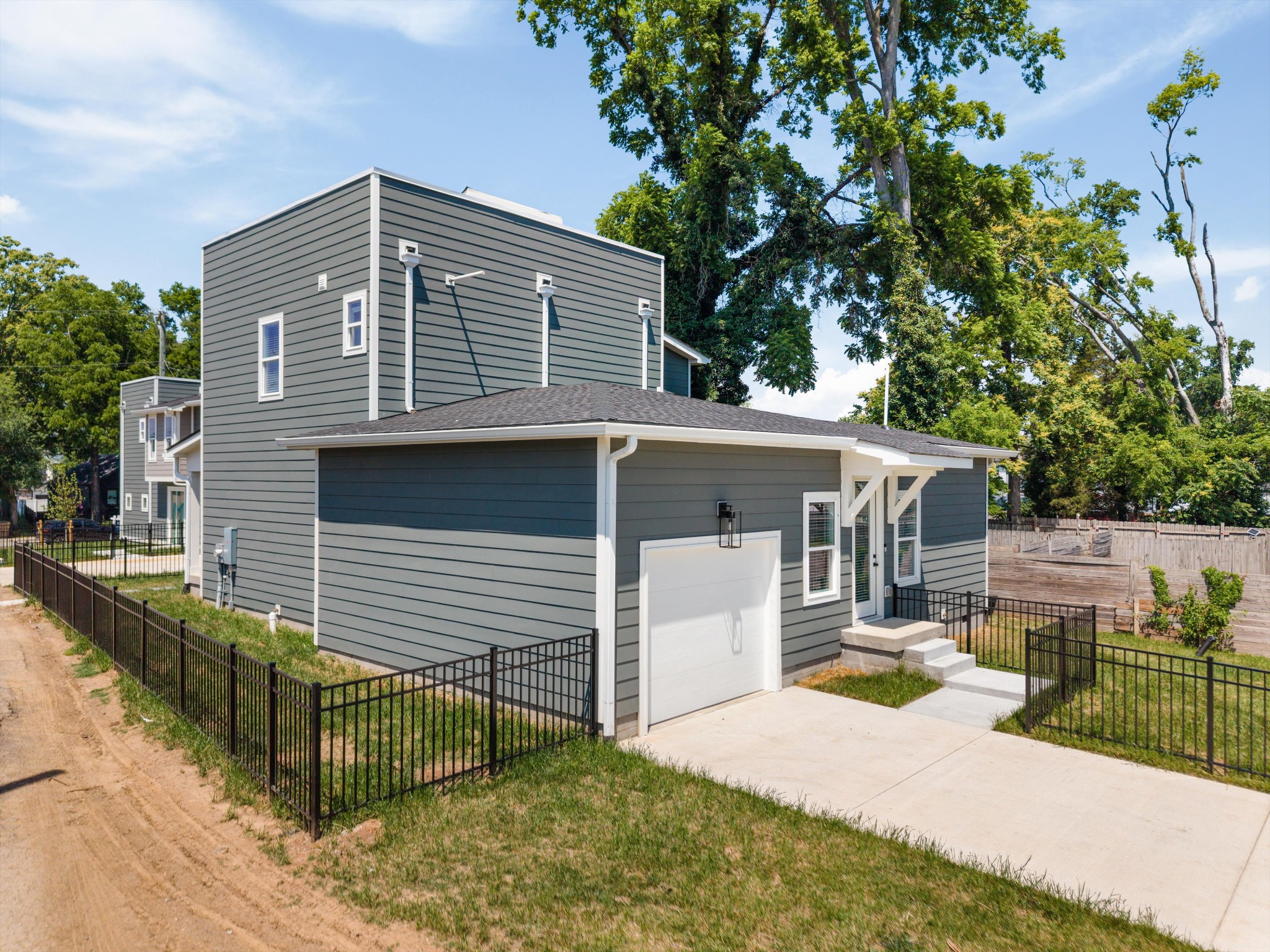 1802B 10th Ave, N