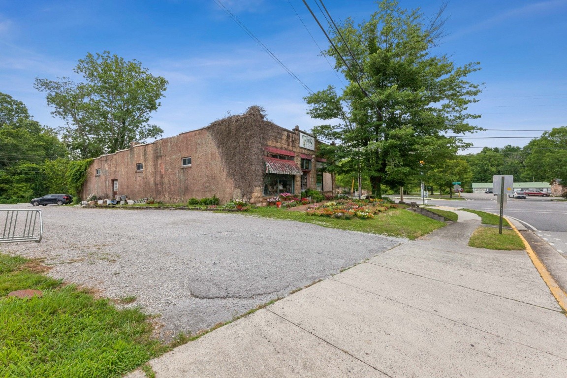 10 University Ave