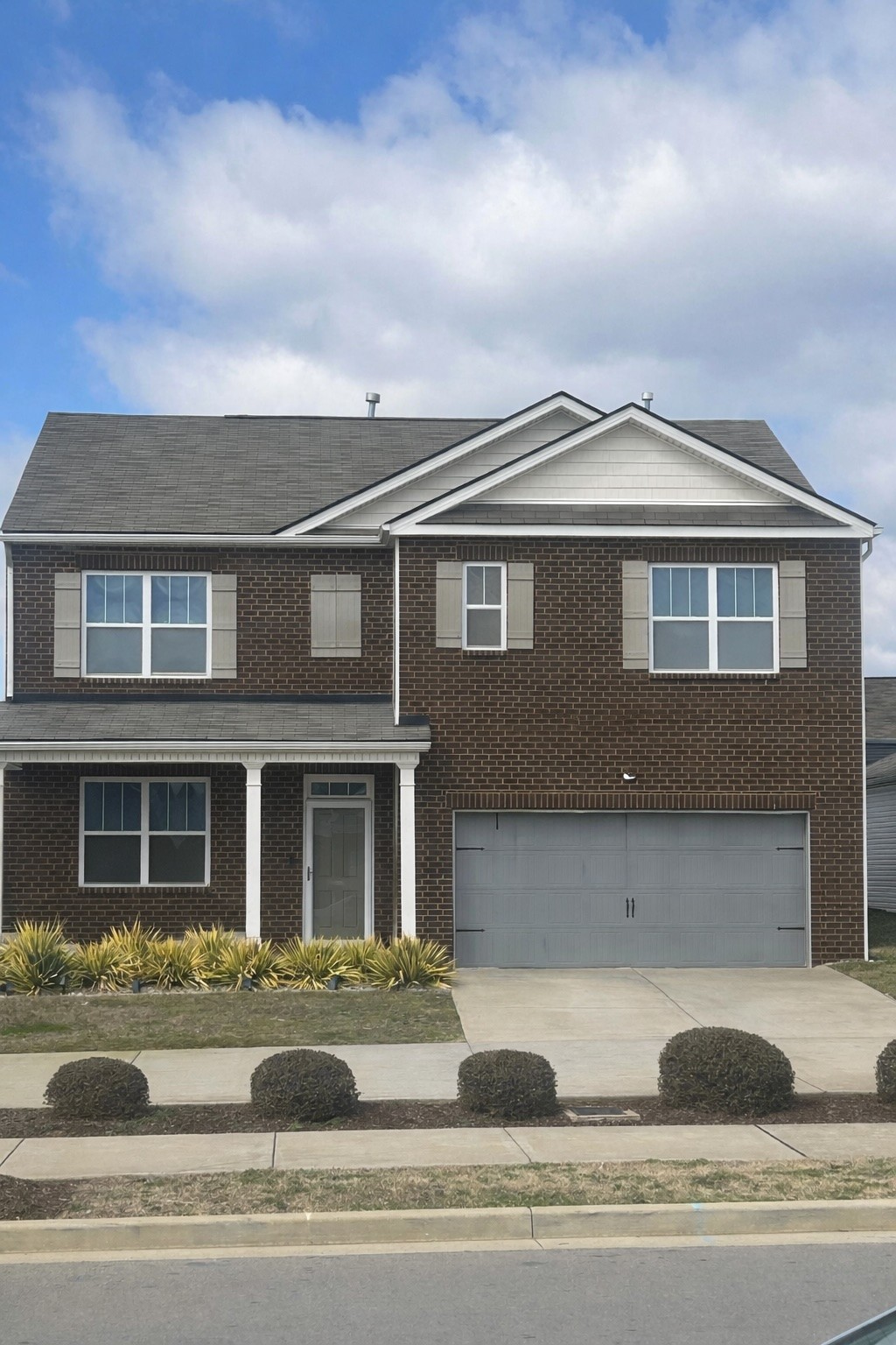 5573 Hickory Woods Dr