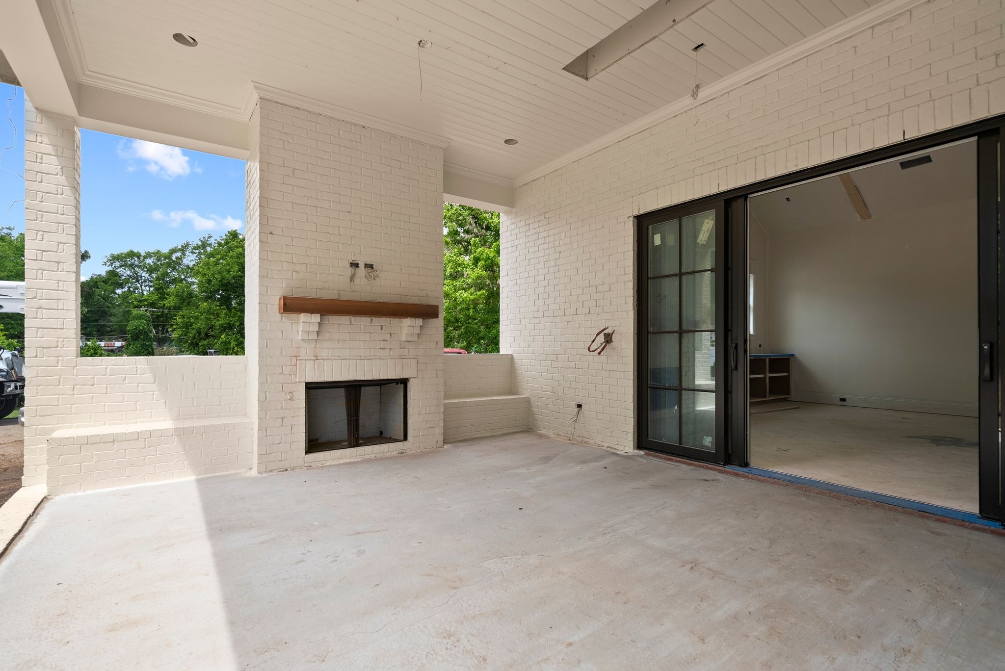 319 Battle Ave