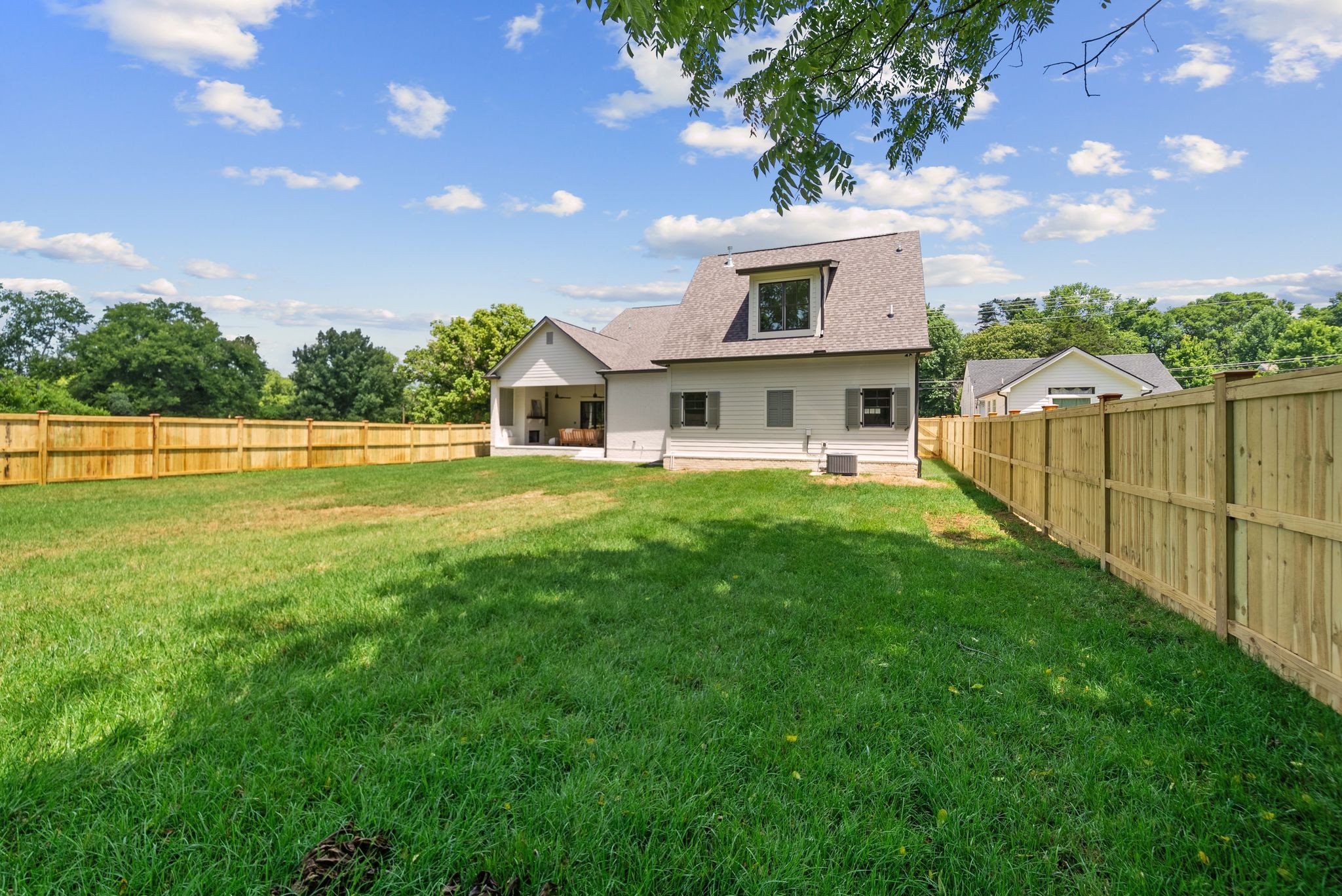 319 Battle Ave
