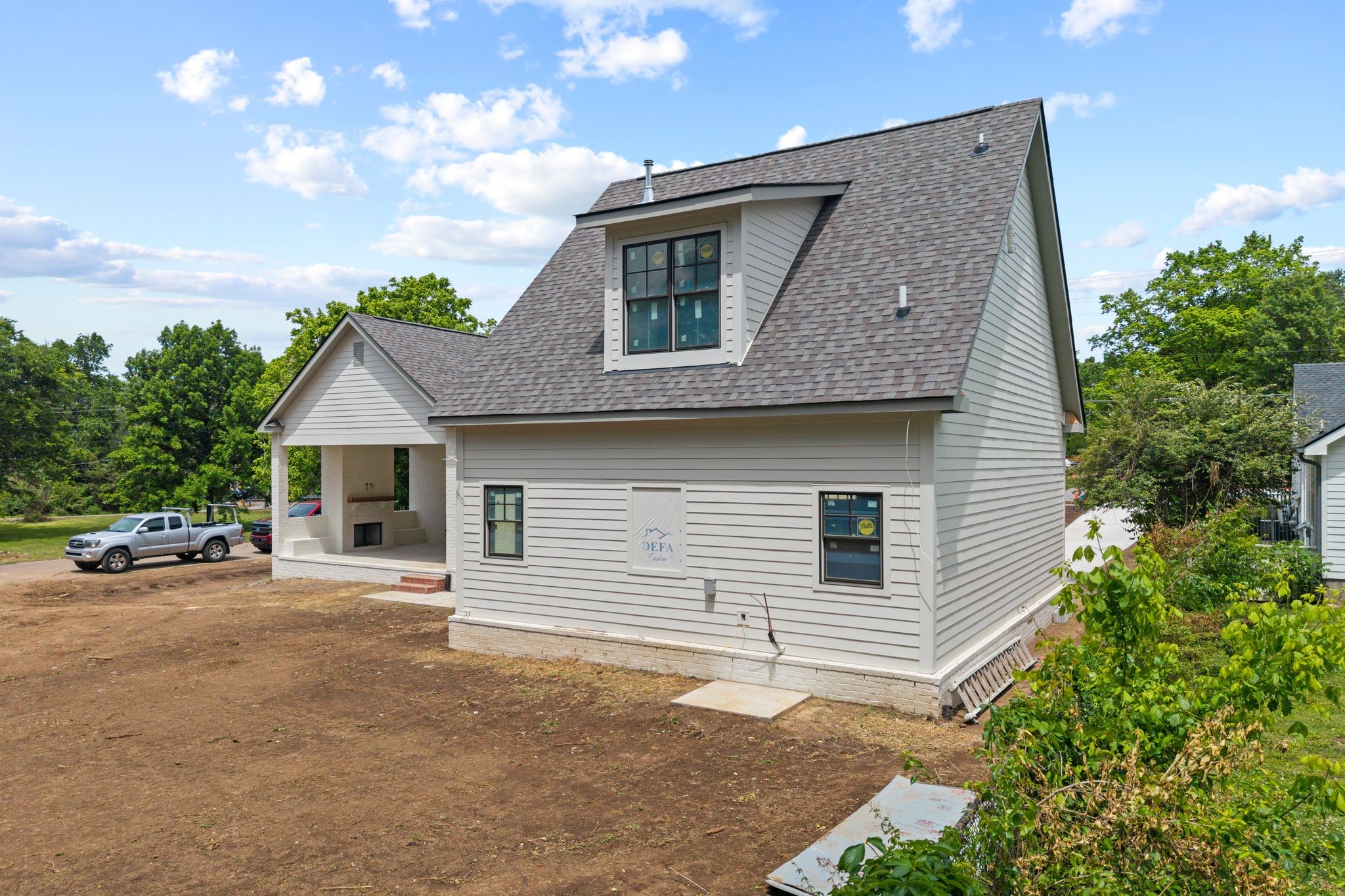319 Battle Ave