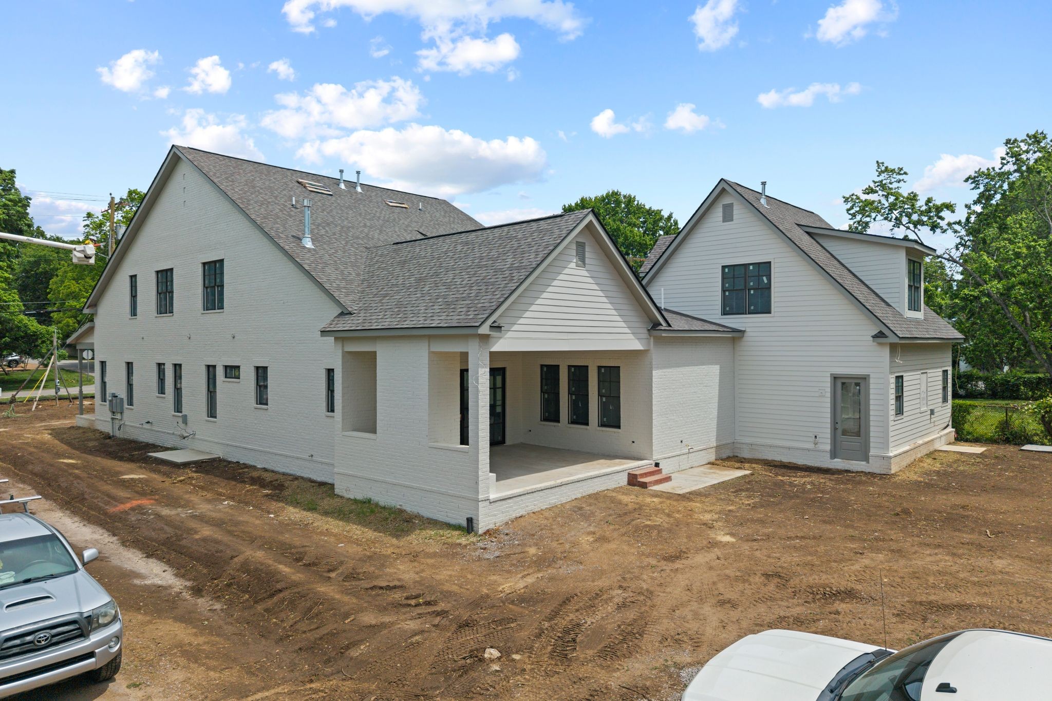 319 Battle Ave