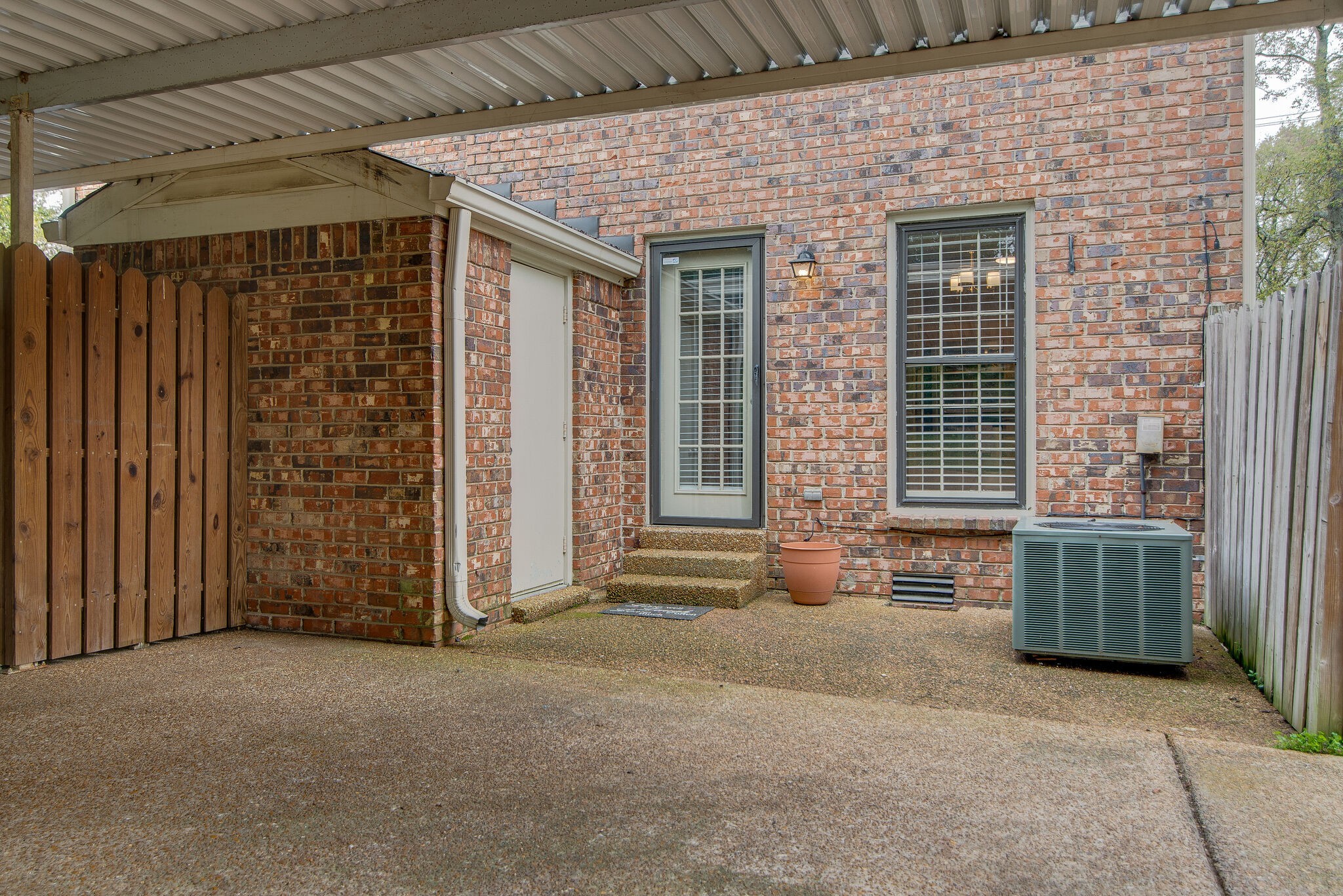 2306 Sharondale Dr