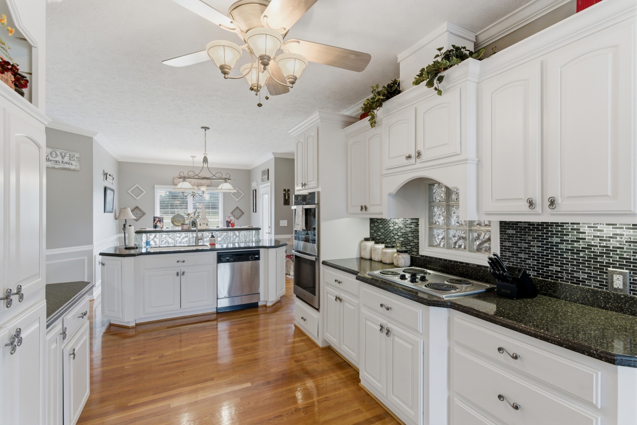 584 Golf Club Dr