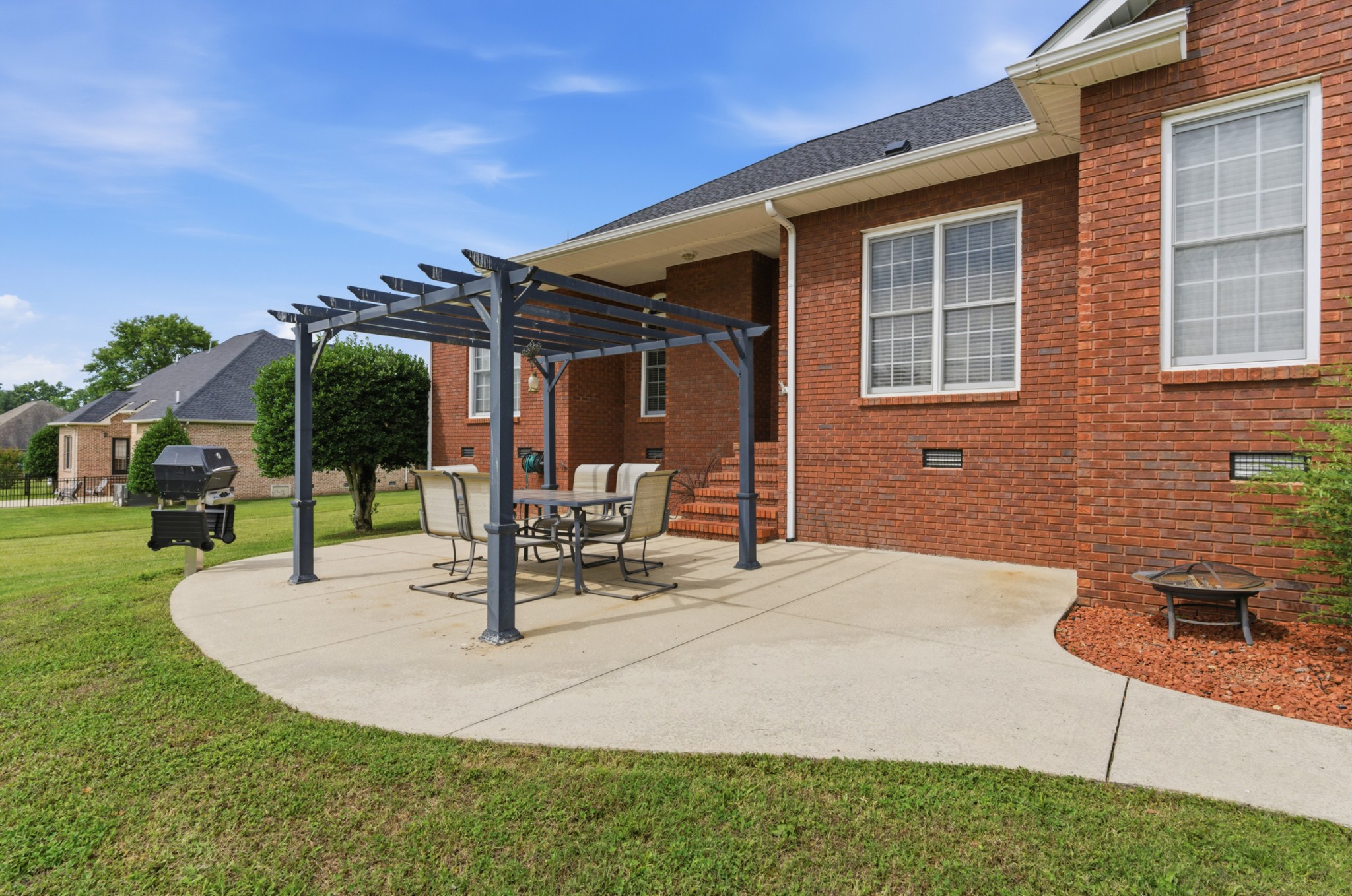 584 Golf Club Dr