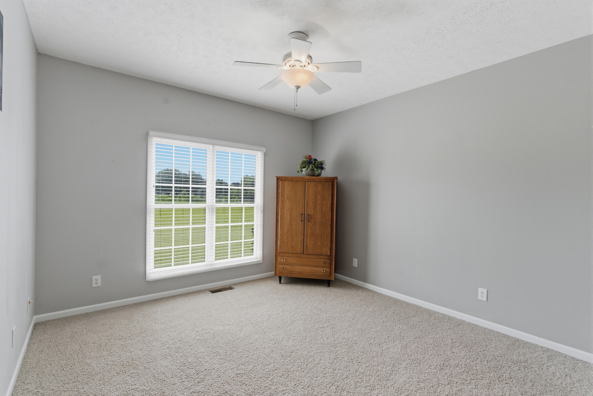 584 Golf Club Dr