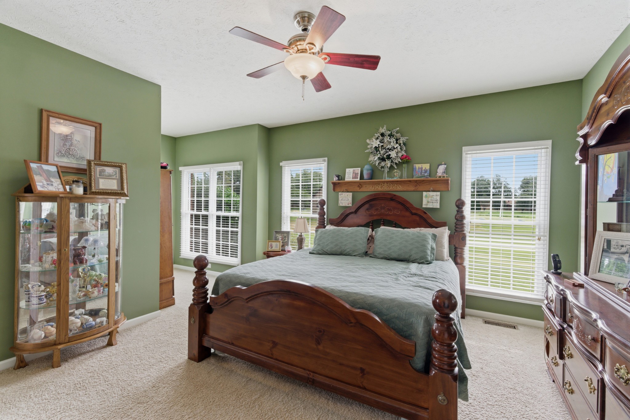 584 Golf Club Dr