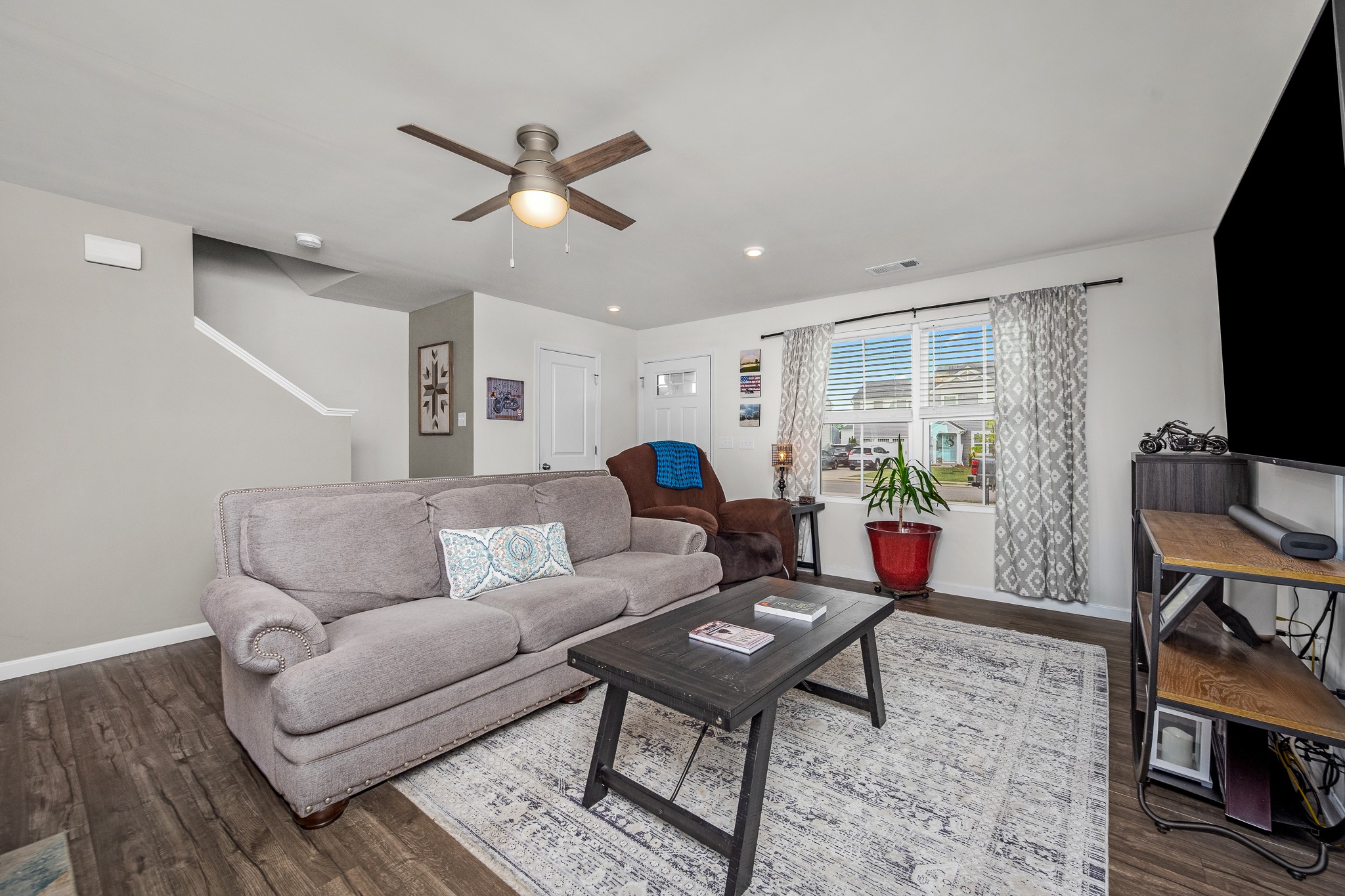 5527 Compass Way