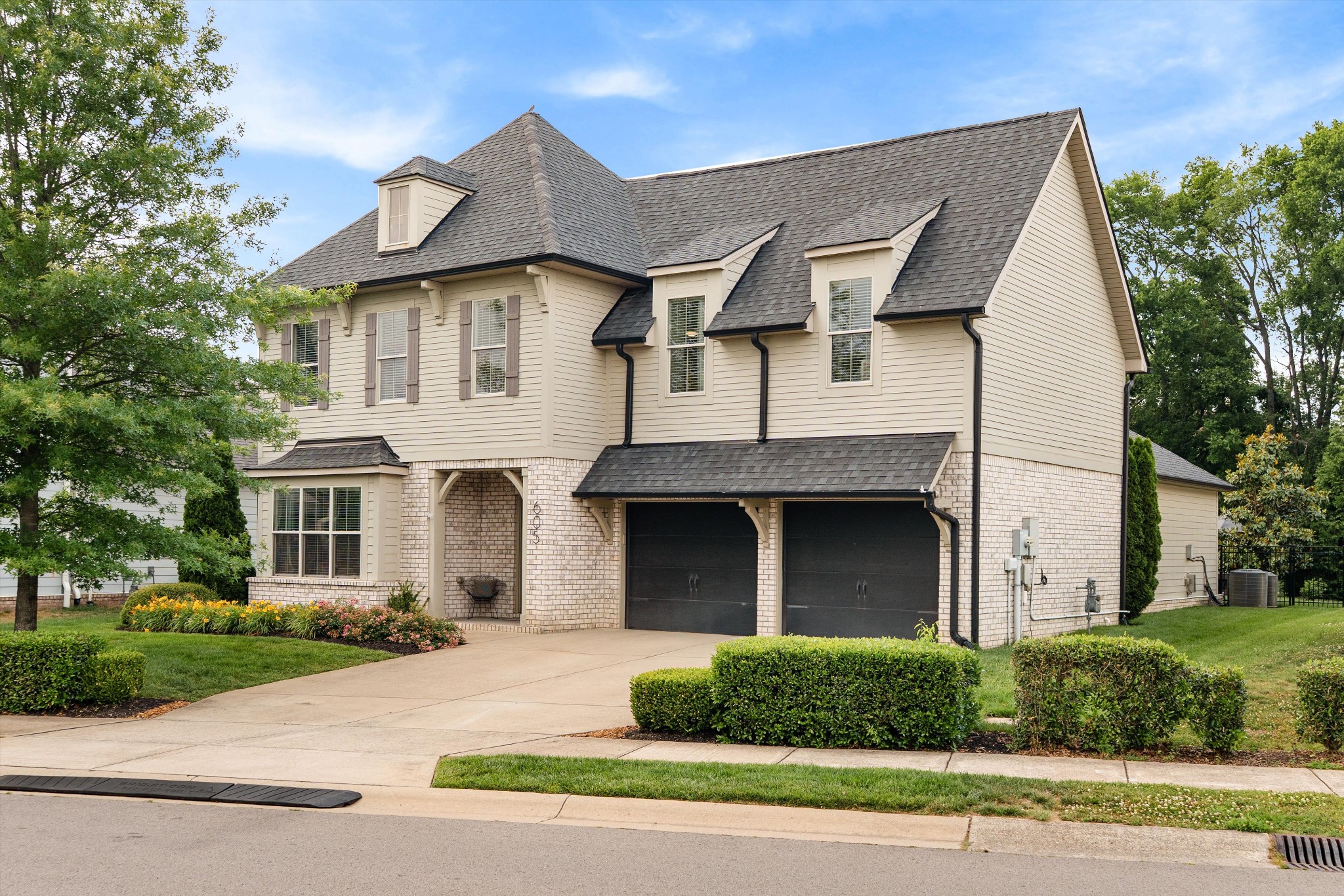 605 Sire Ave