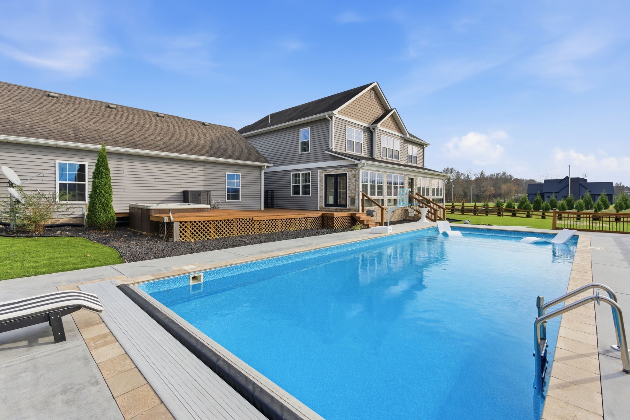 246 Teal Ln