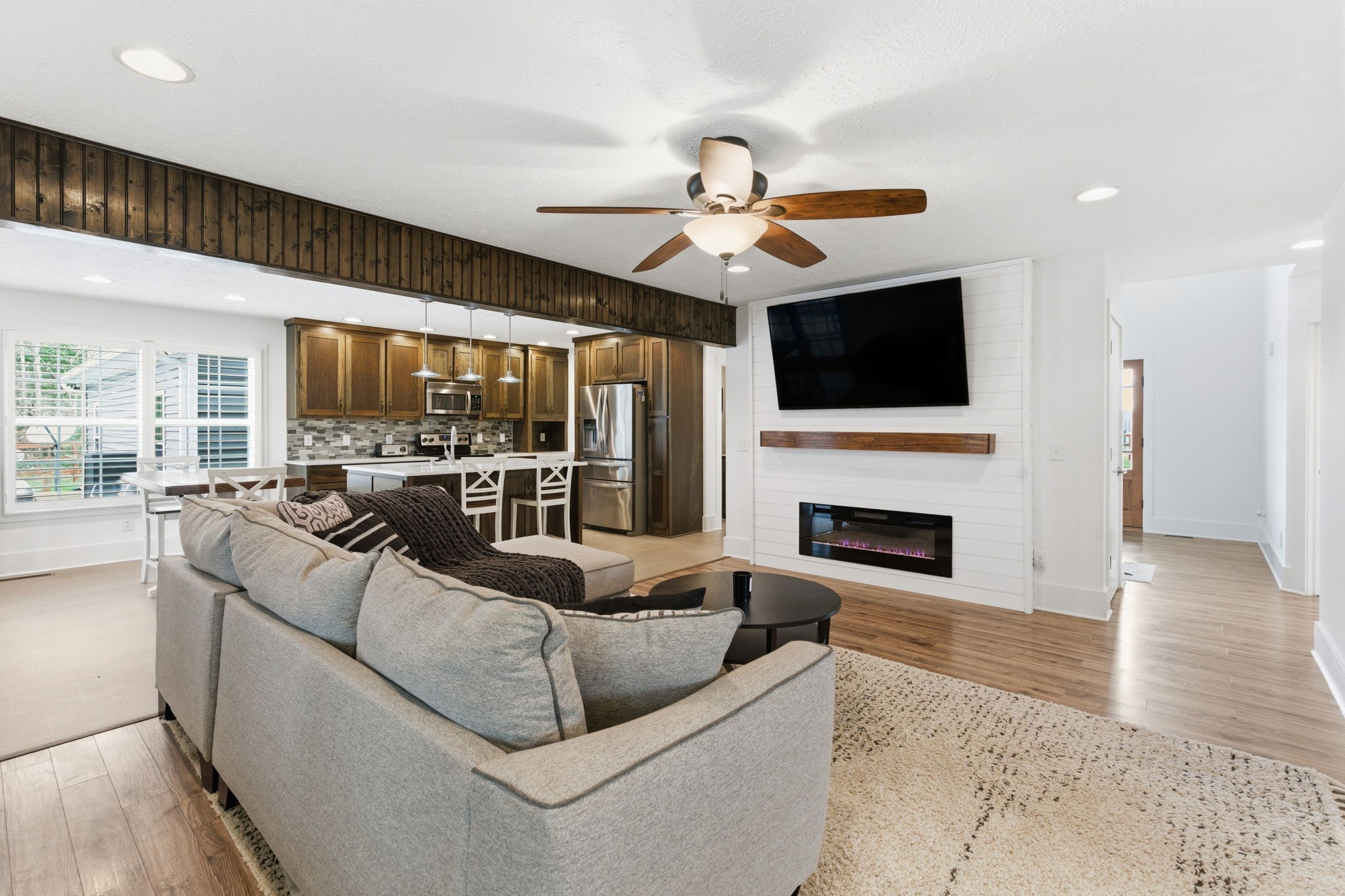 246 Teal Ln