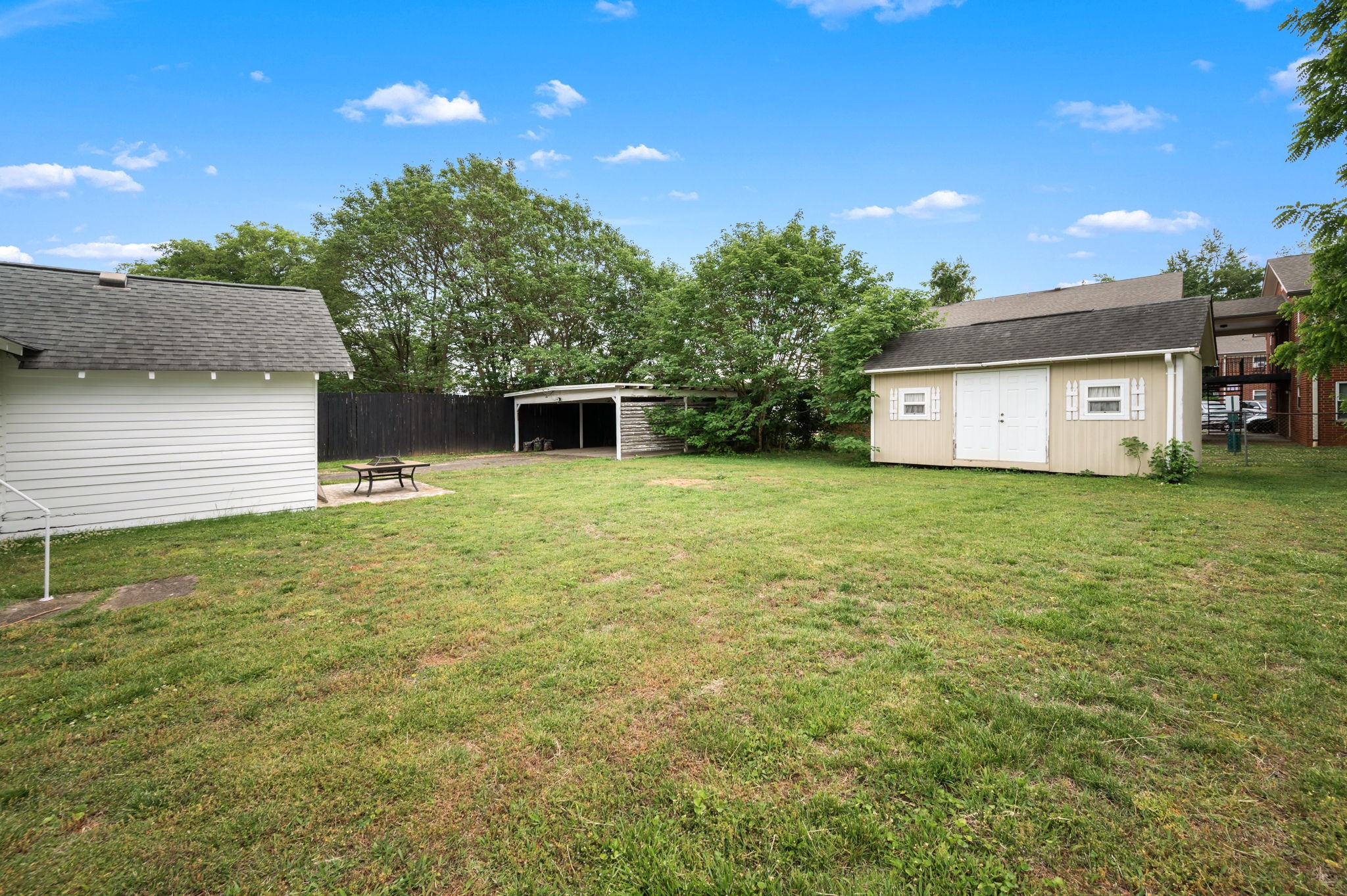 211 Kingwood Dr