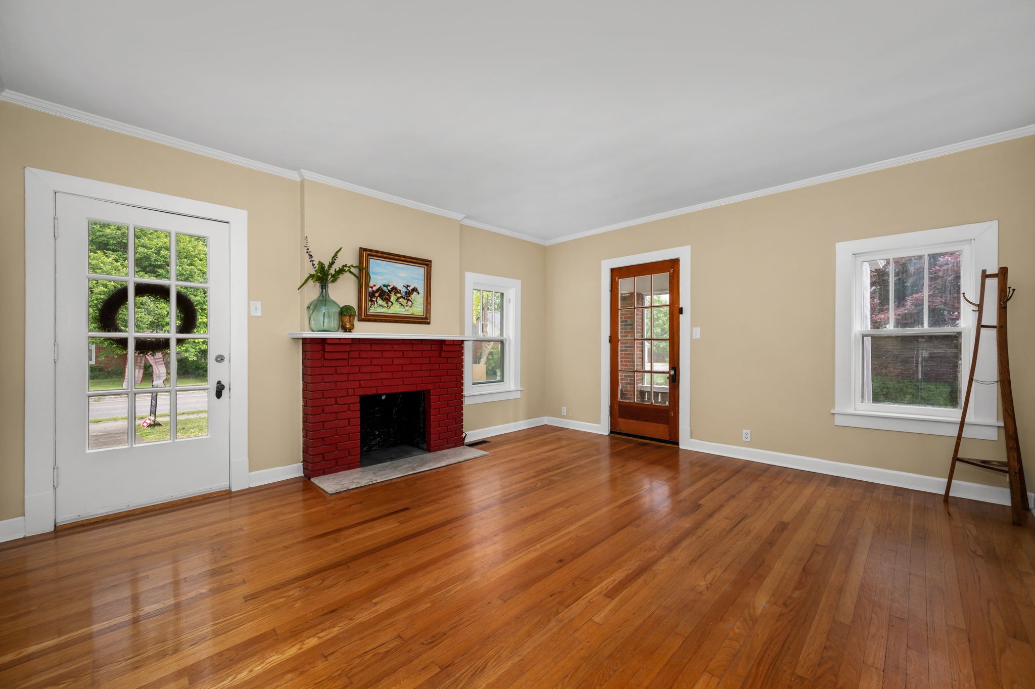 211 Kingwood Dr