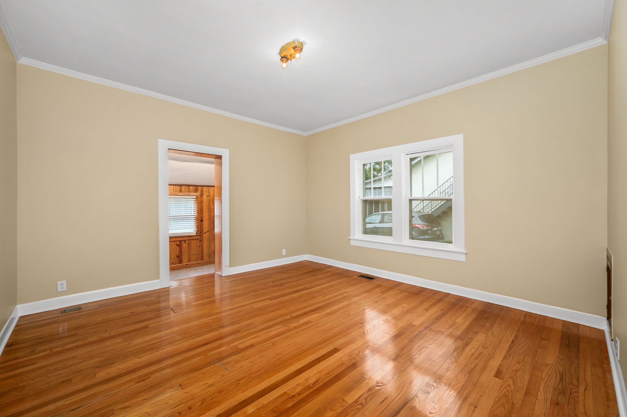 211 Kingwood Dr