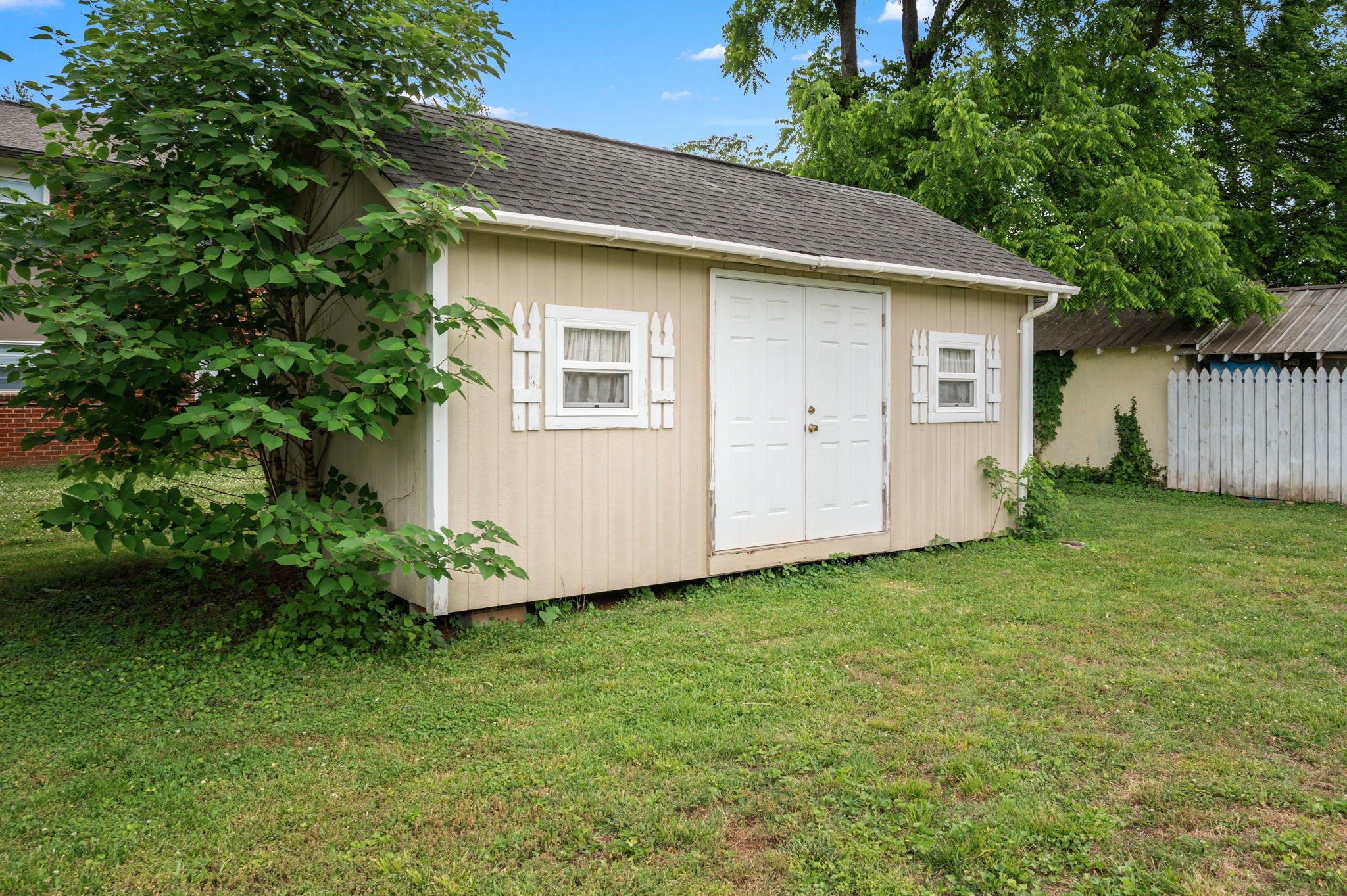 211 Kingwood Dr