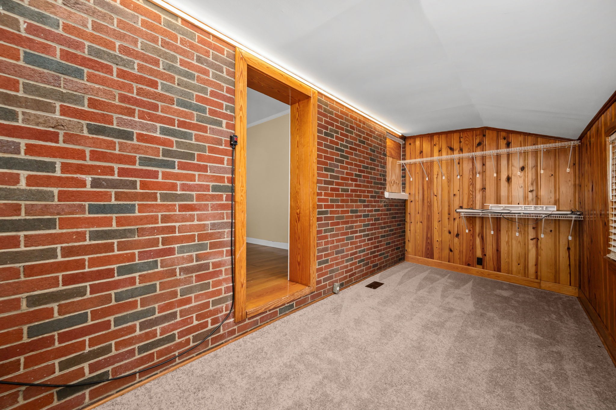 211 Kingwood Dr