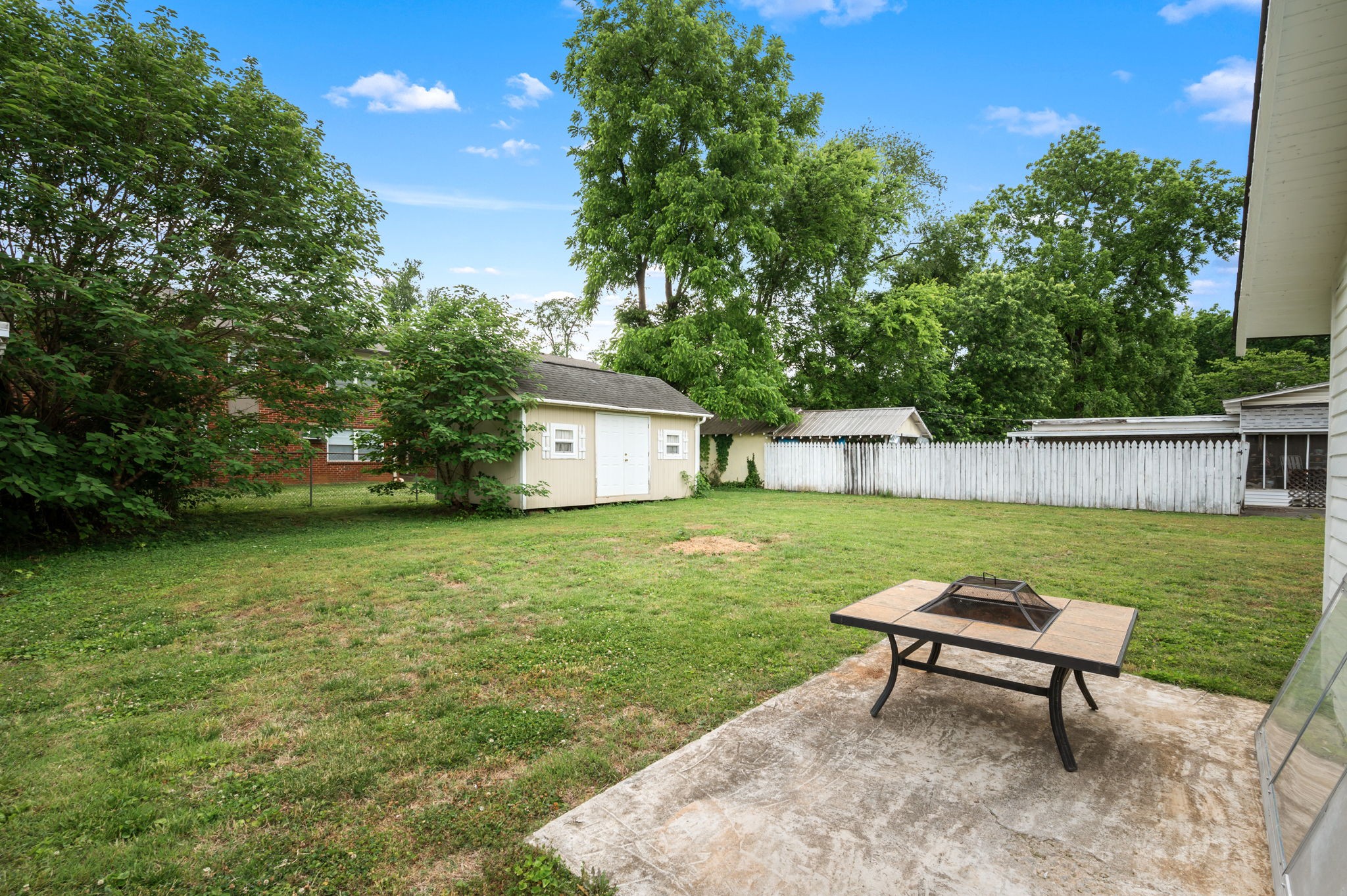 211 Kingwood Dr