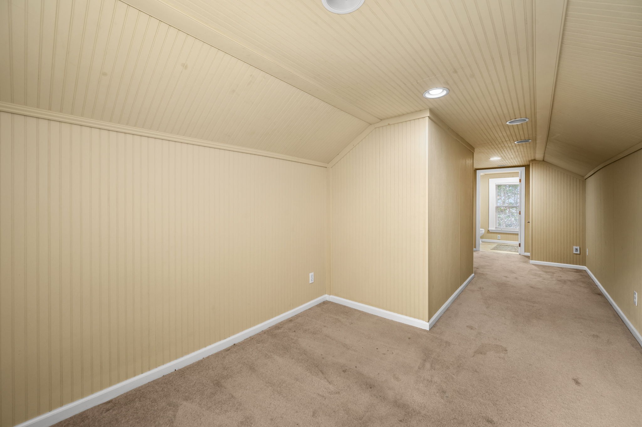 211 Kingwood Dr