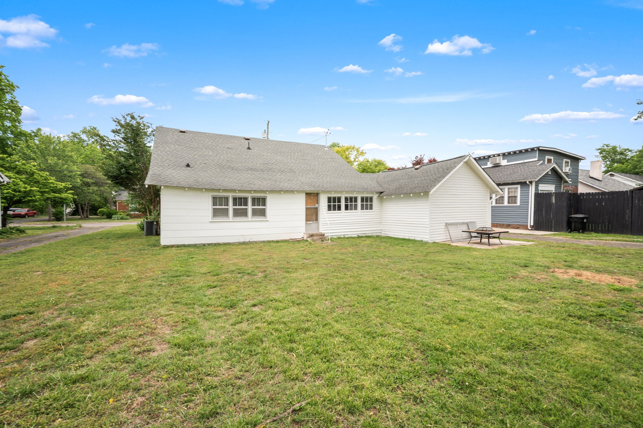211 Kingwood Dr