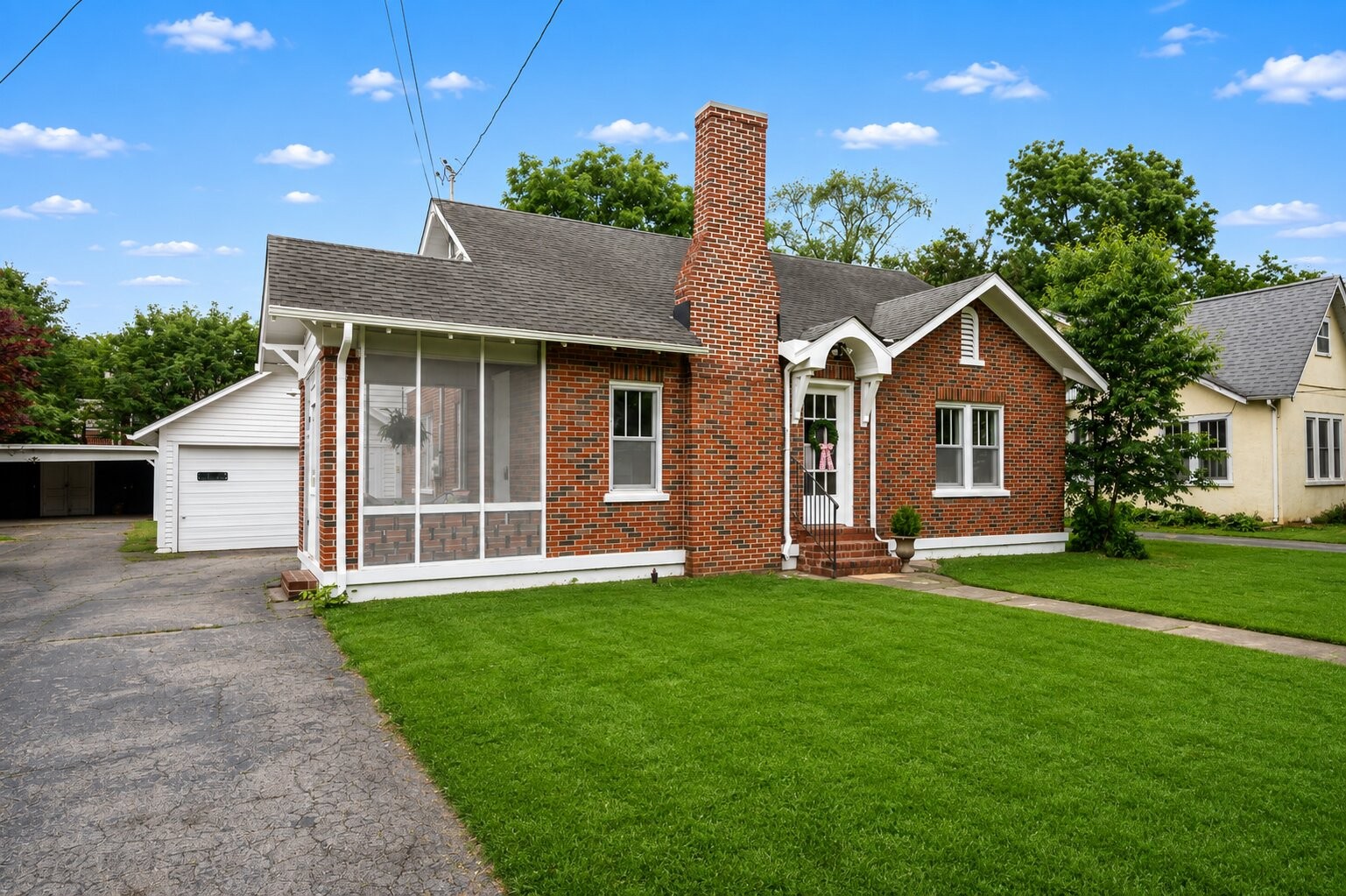 211 Kingwood Dr