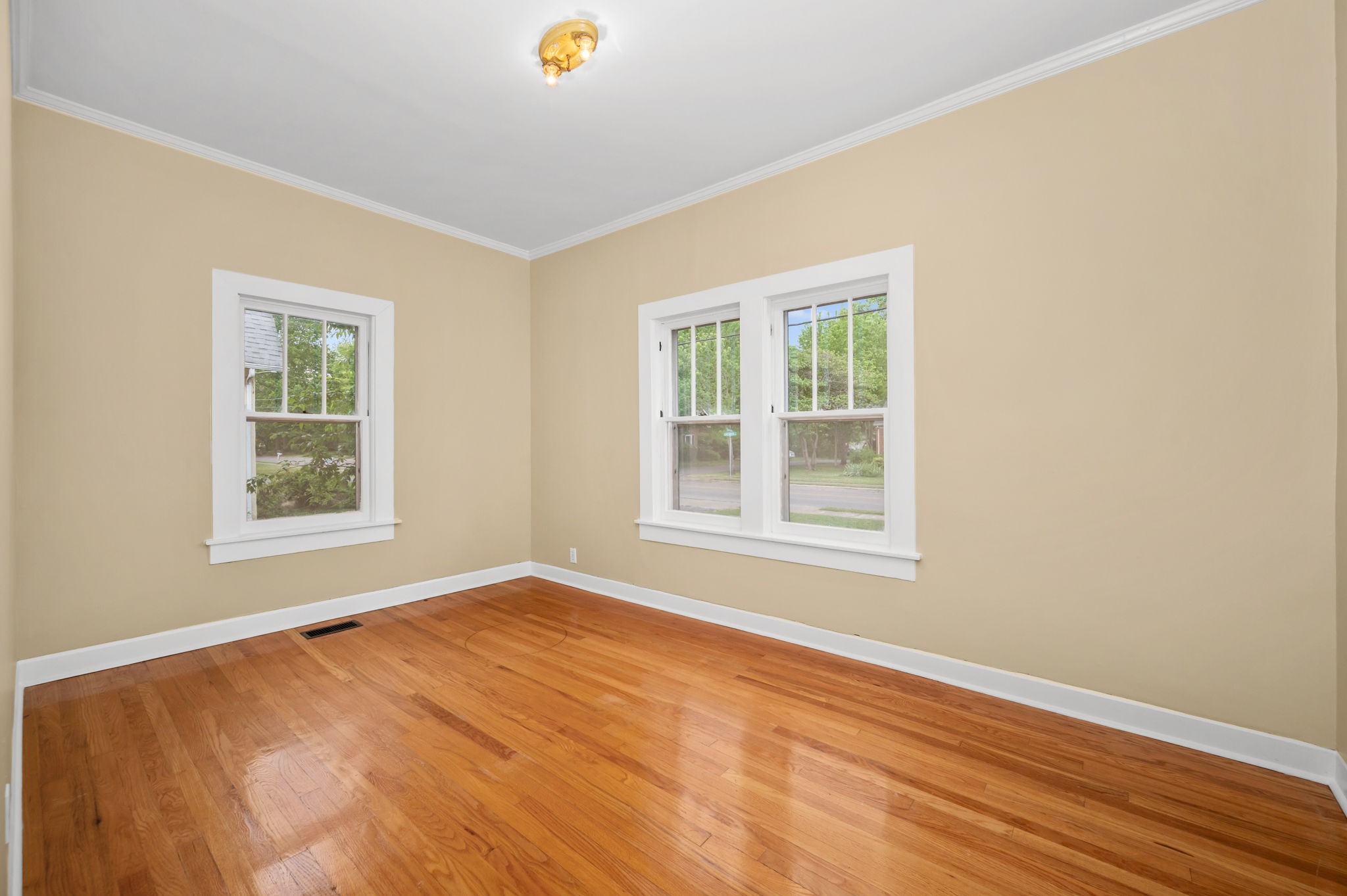 211 Kingwood Dr