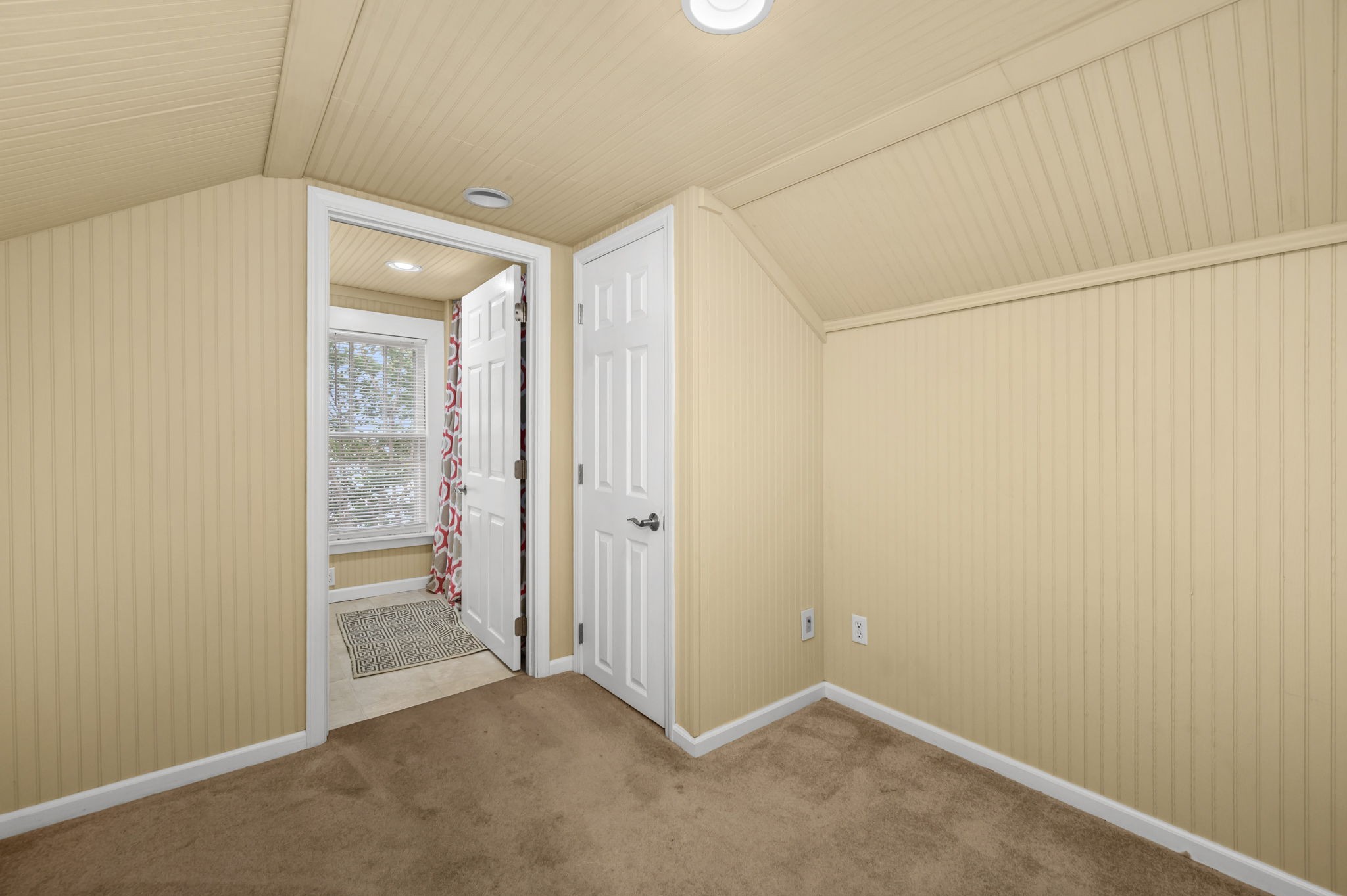 211 Kingwood Dr