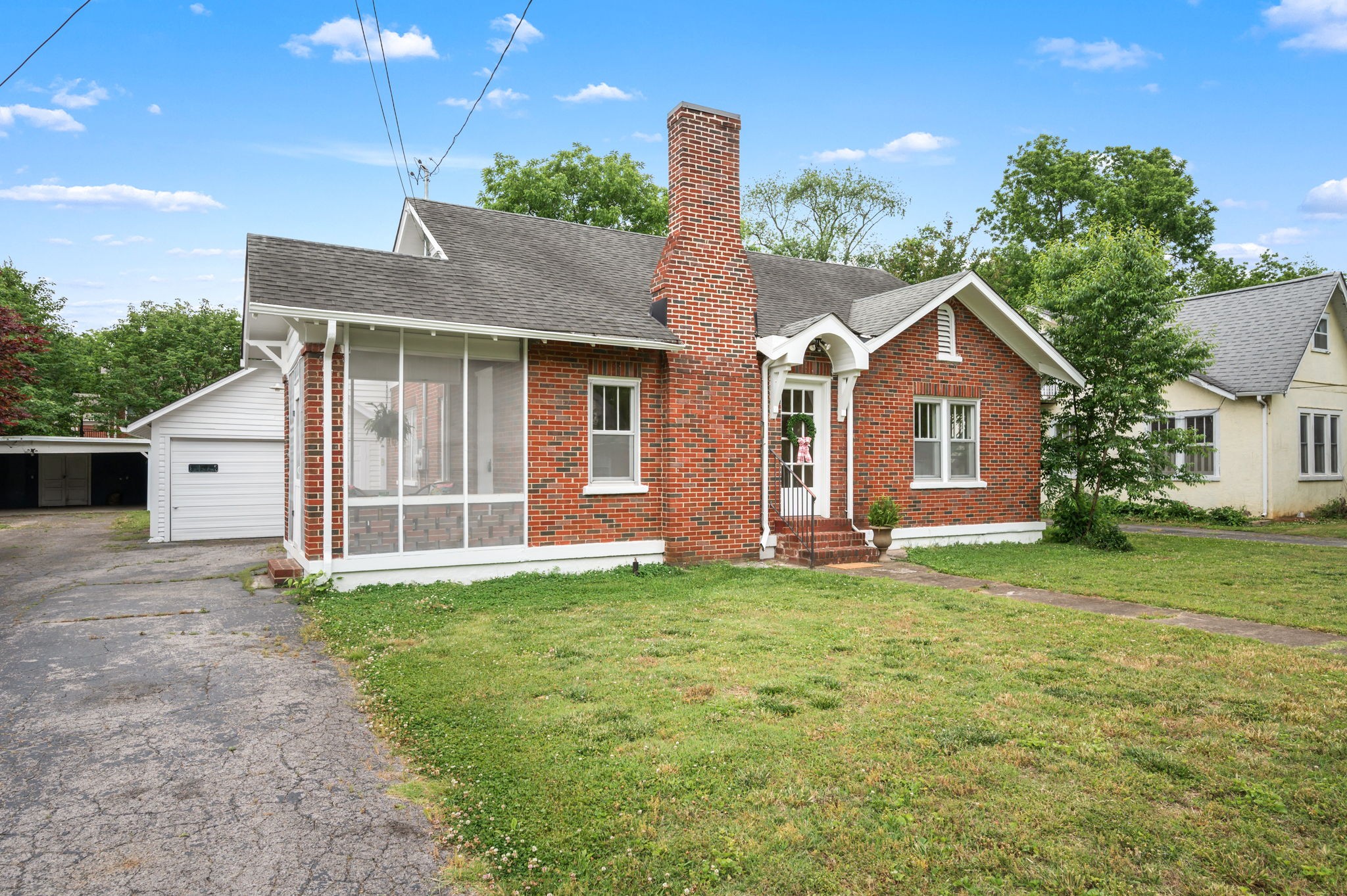 211 Kingwood Dr