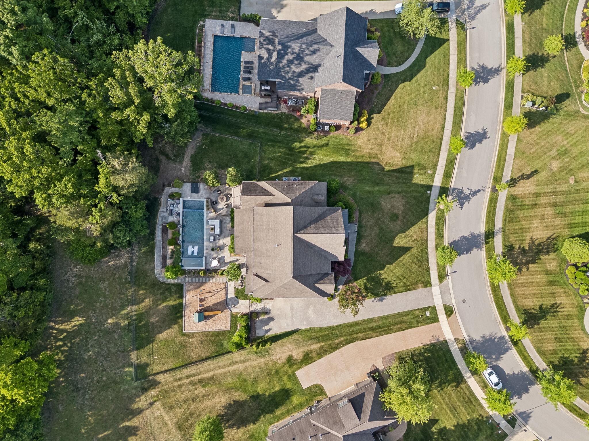 1823 Burland Crescent