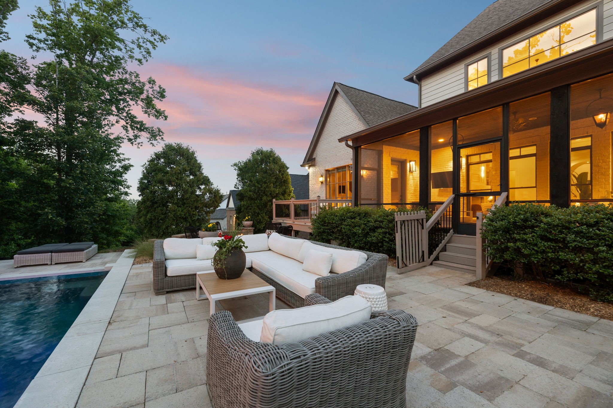 1823 Burland Crescent