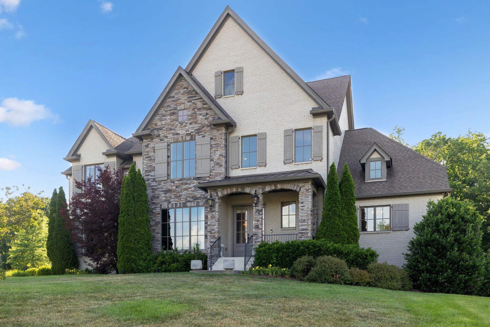 1823 Burland Crescent
