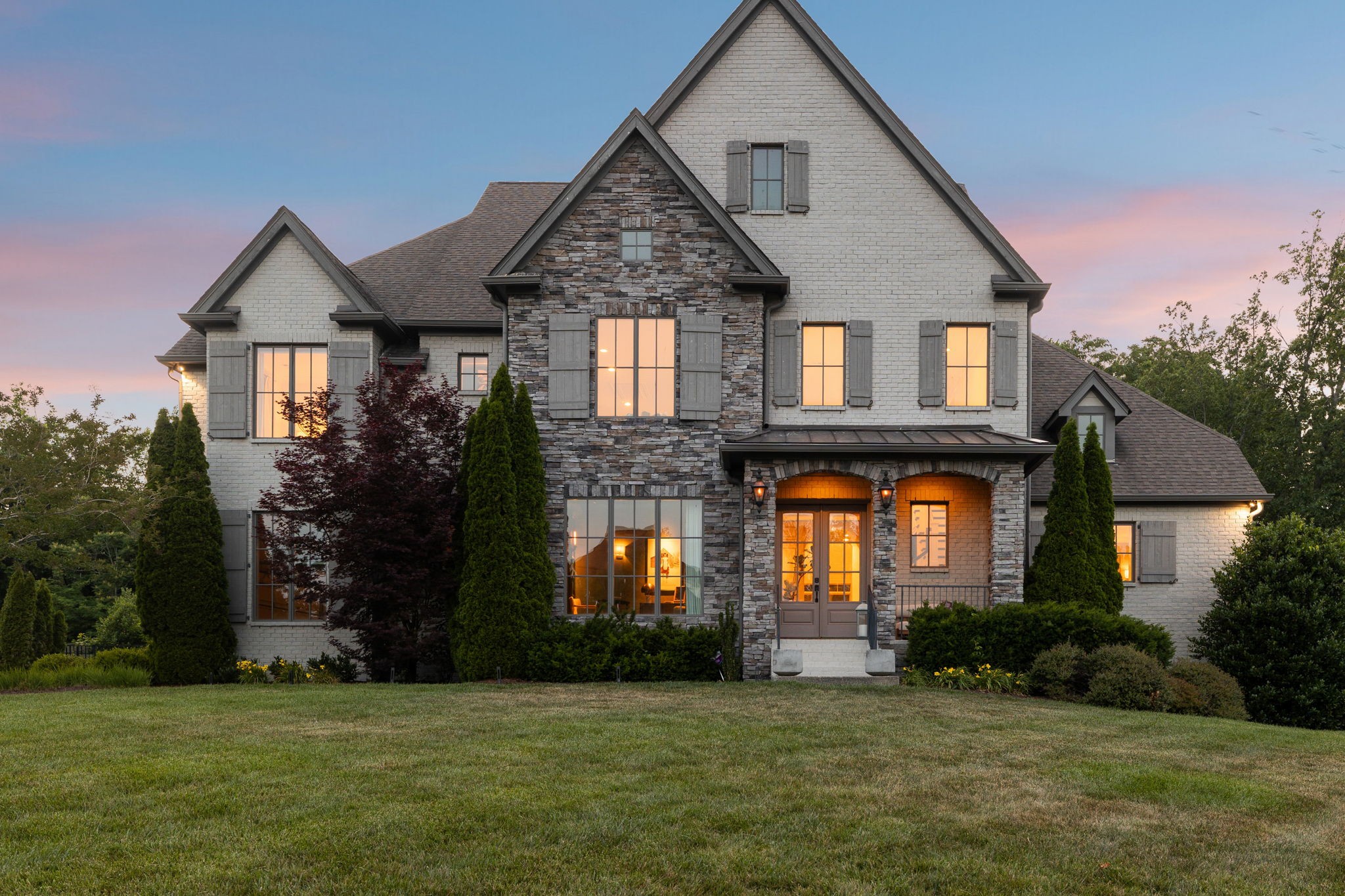 1823 Burland Crescent