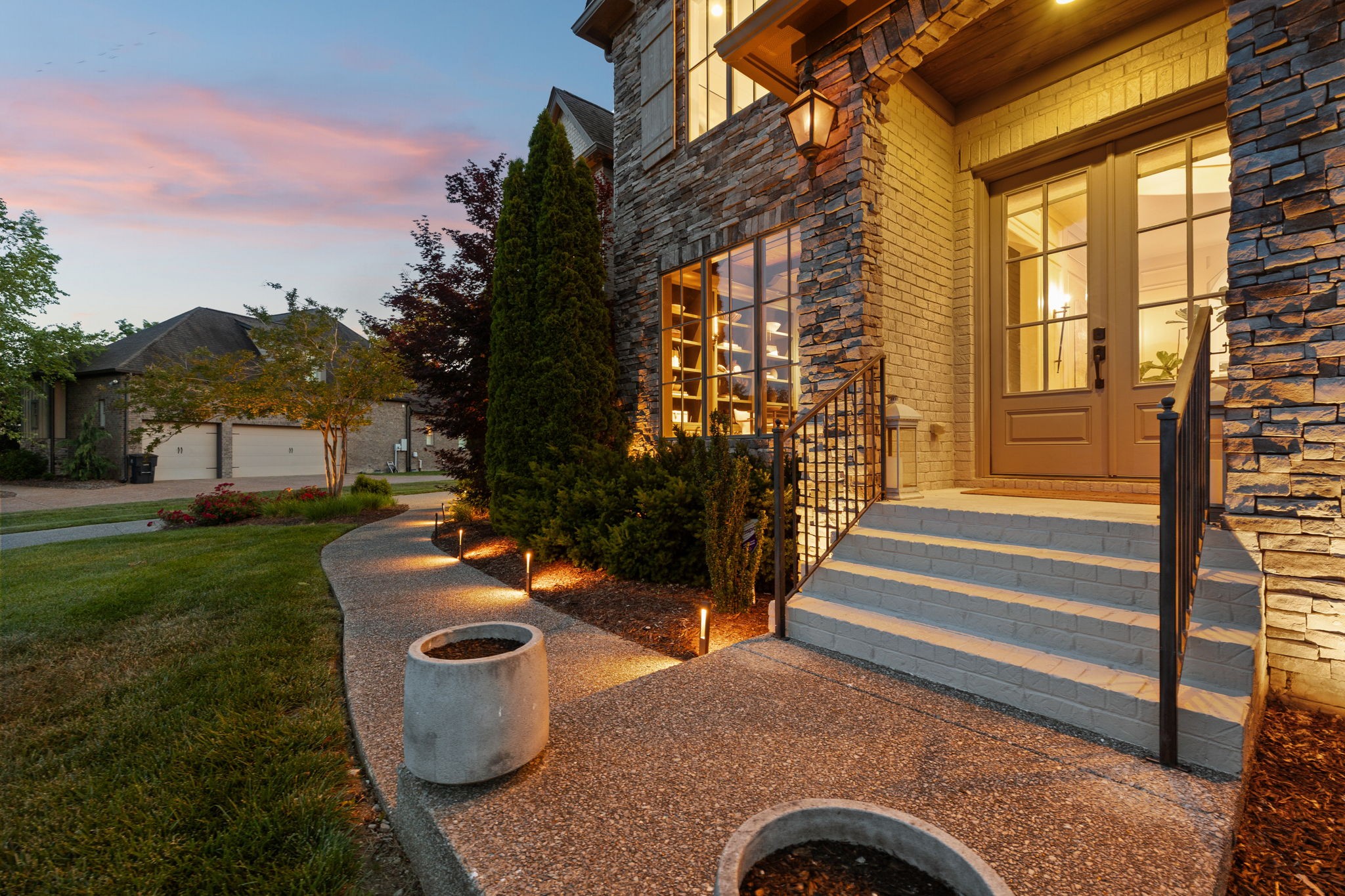 1823 Burland Crescent
