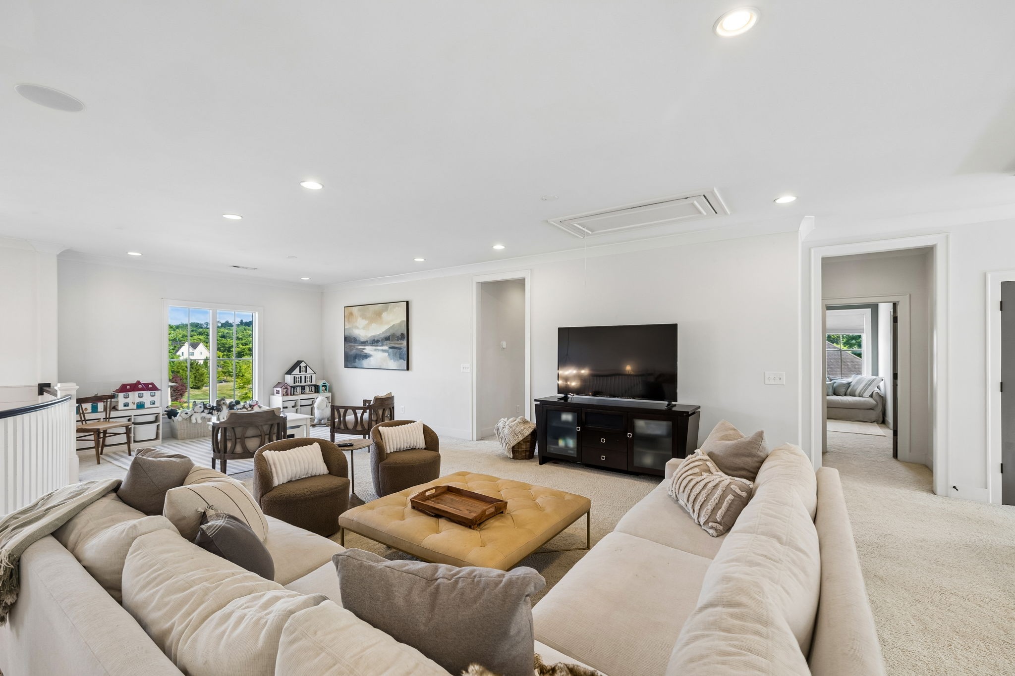 1823 Burland Crescent