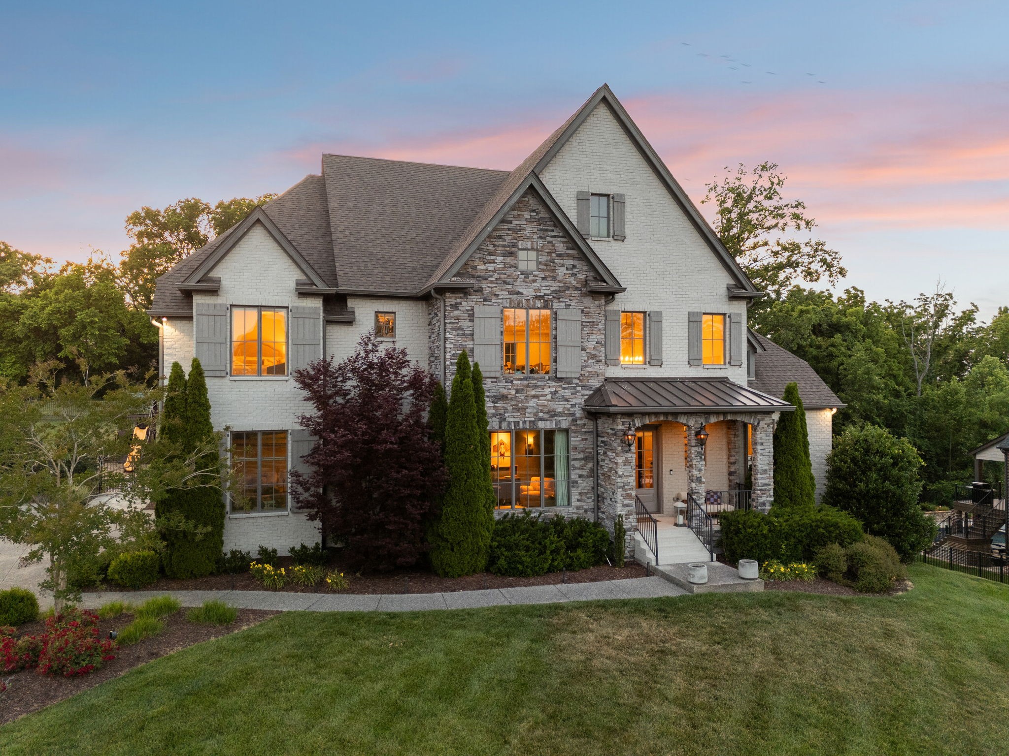 1823 Burland Crescent