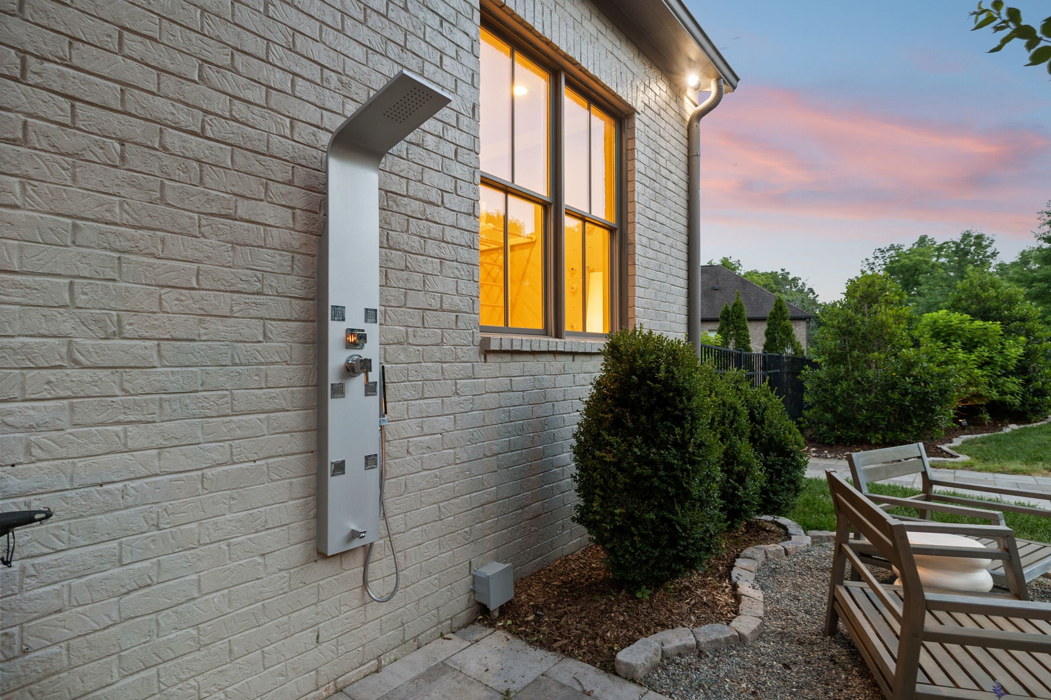 1823 Burland Crescent