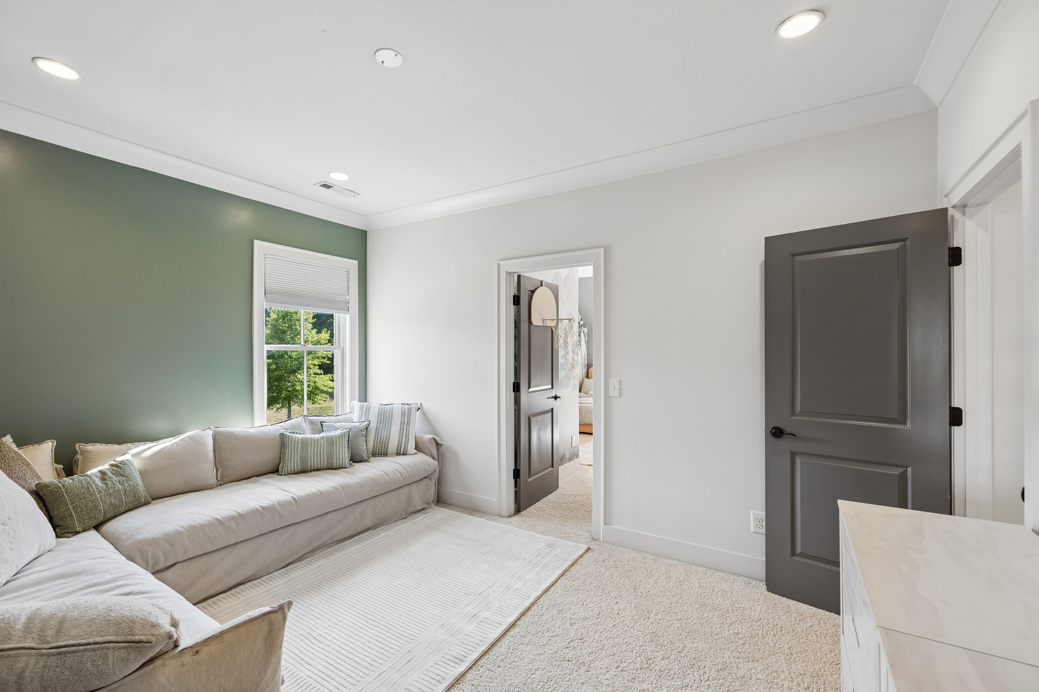 1823 Burland Crescent