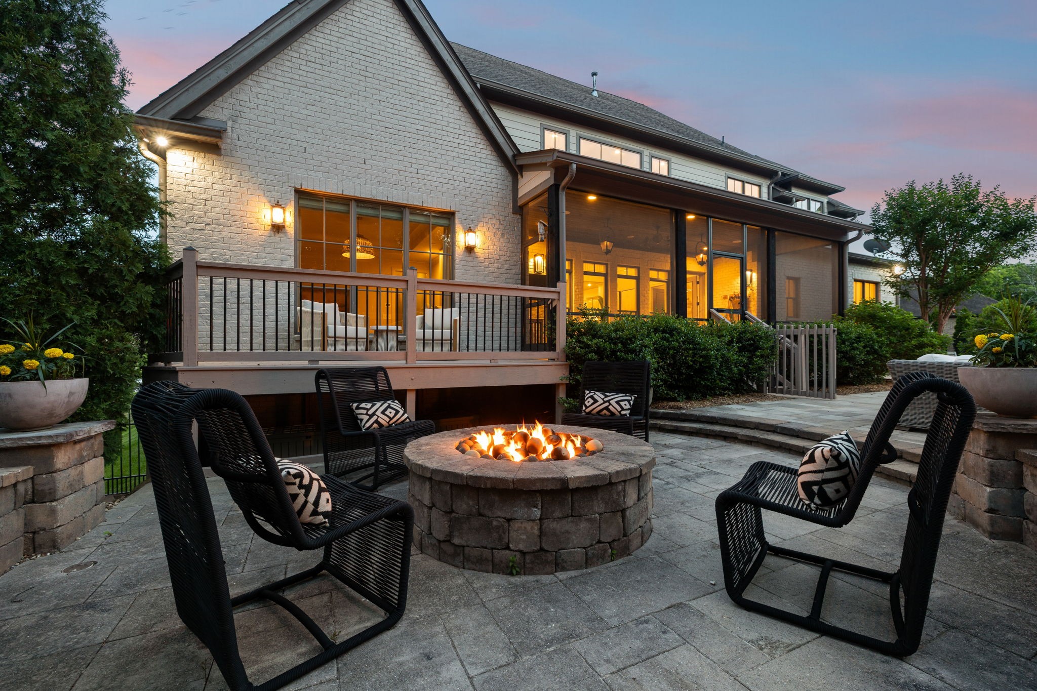 1823 Burland Crescent
