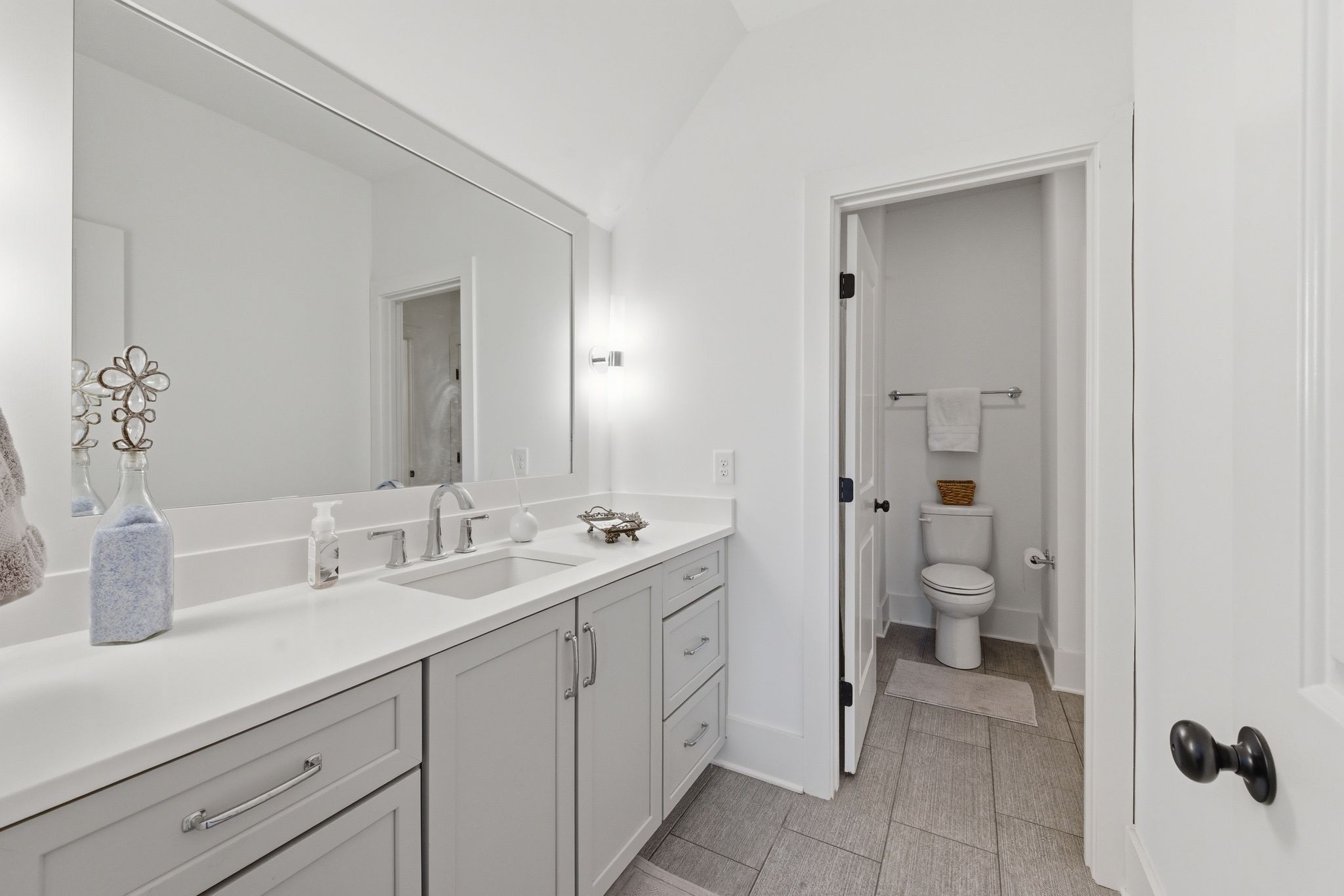 4022 Lealand Ln Unit: A