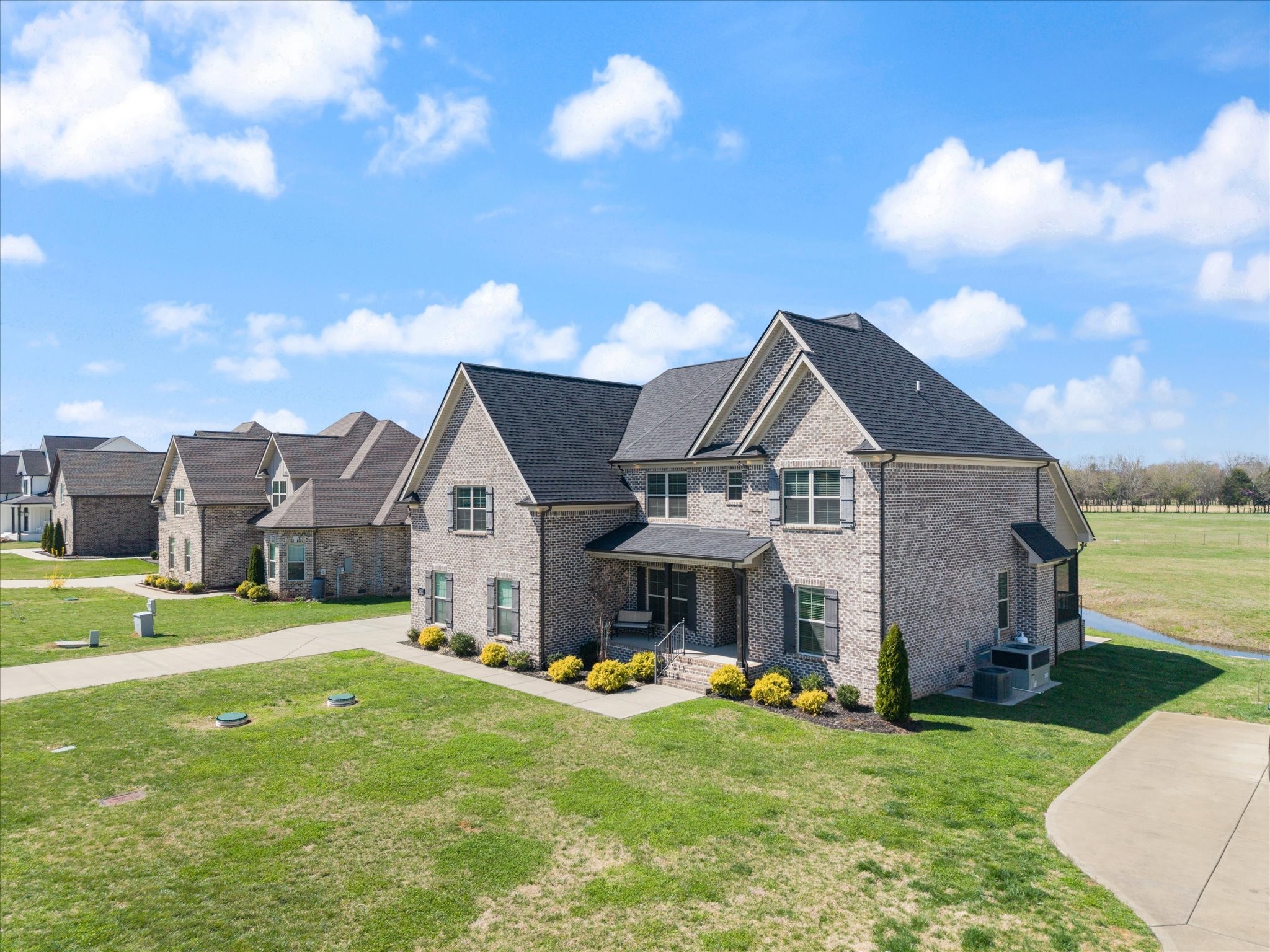 1901 Rhonda Dr