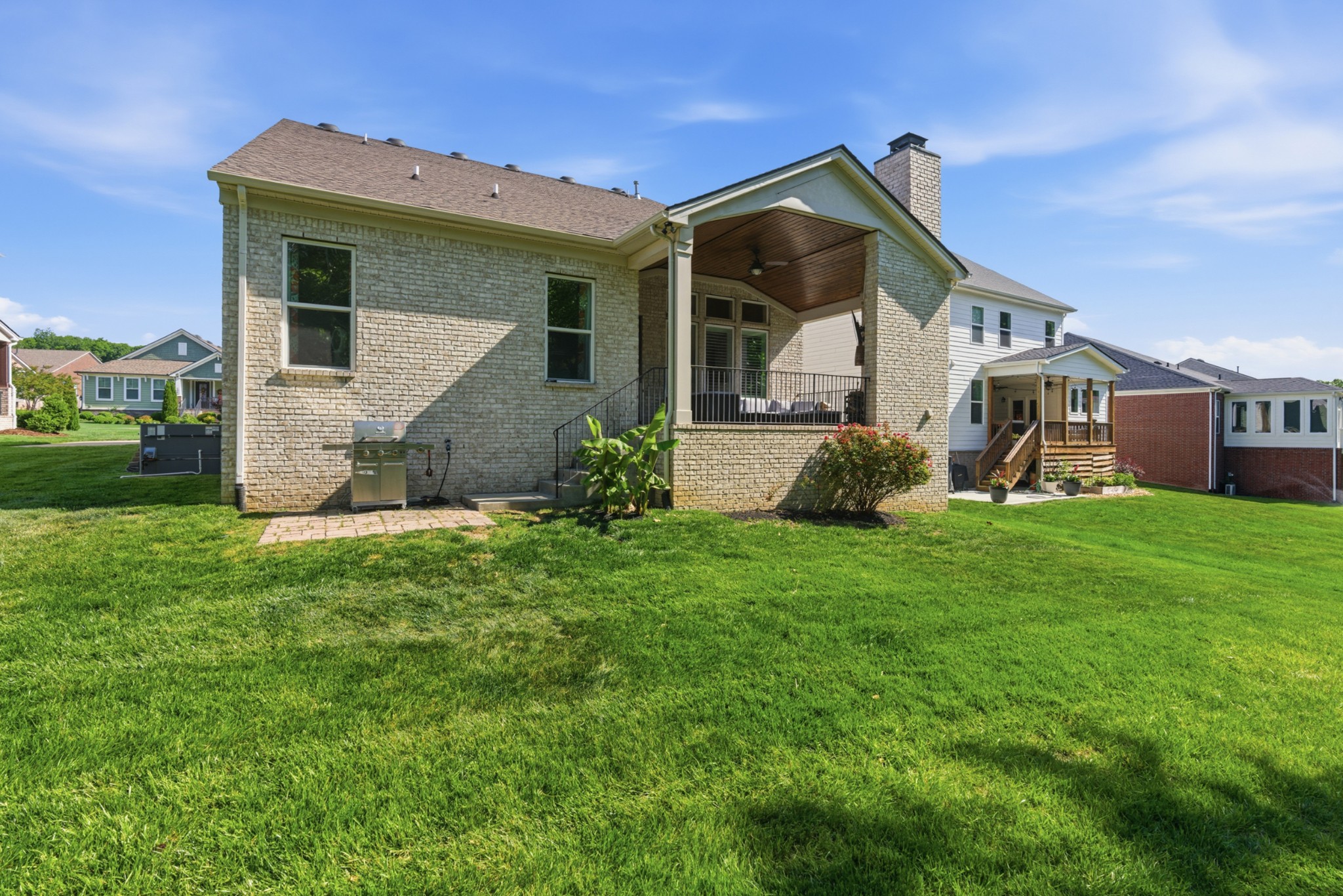 1089 River Oaks Blvd